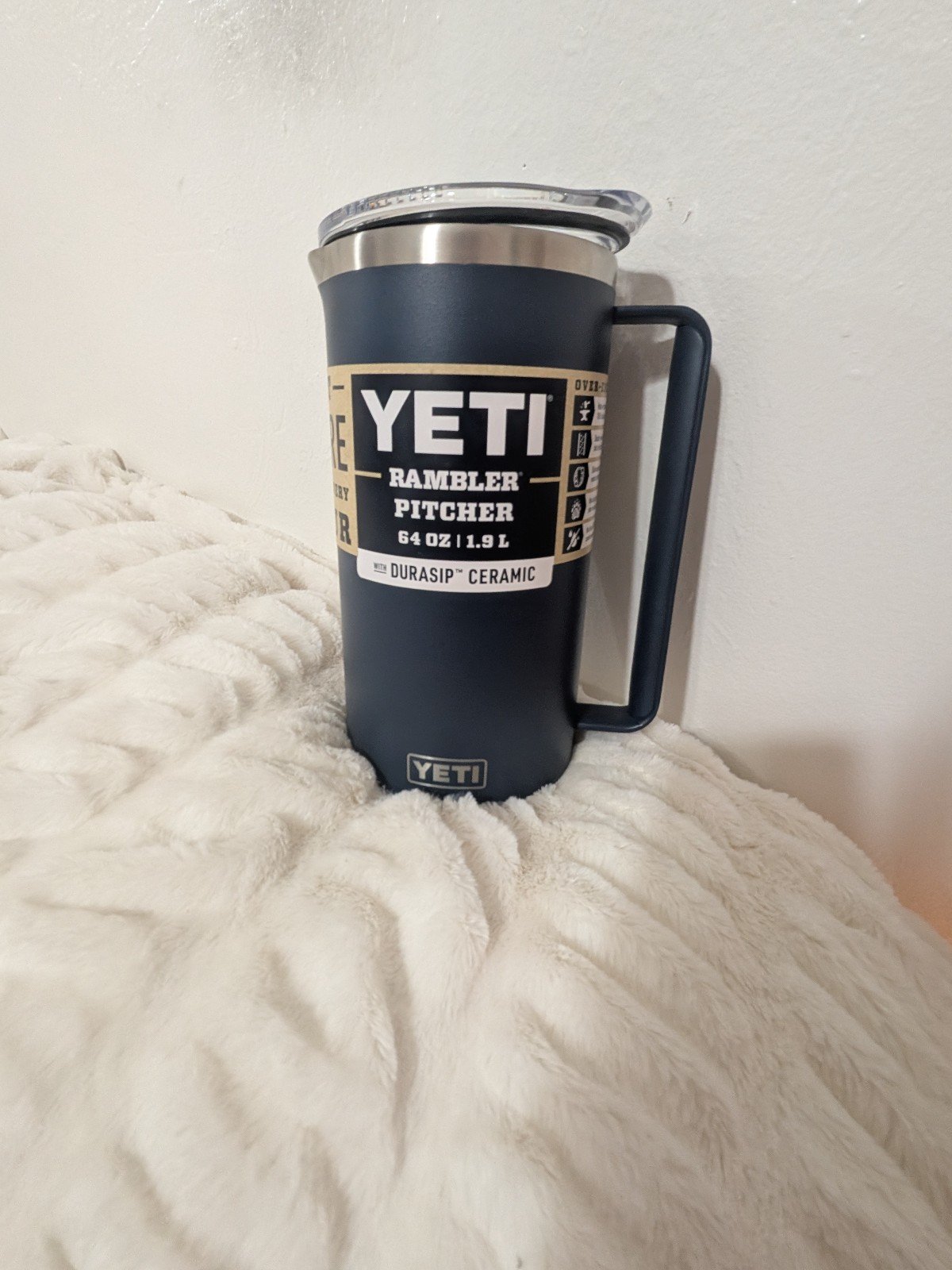 Brand new Yeti Rambler 64 oz picture