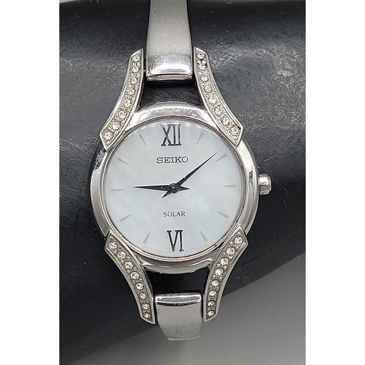 Seiko Solar Swarovski Crystal Ladies Watch 28mm MOP Dial 7 Silver Tone V1150AZ0
