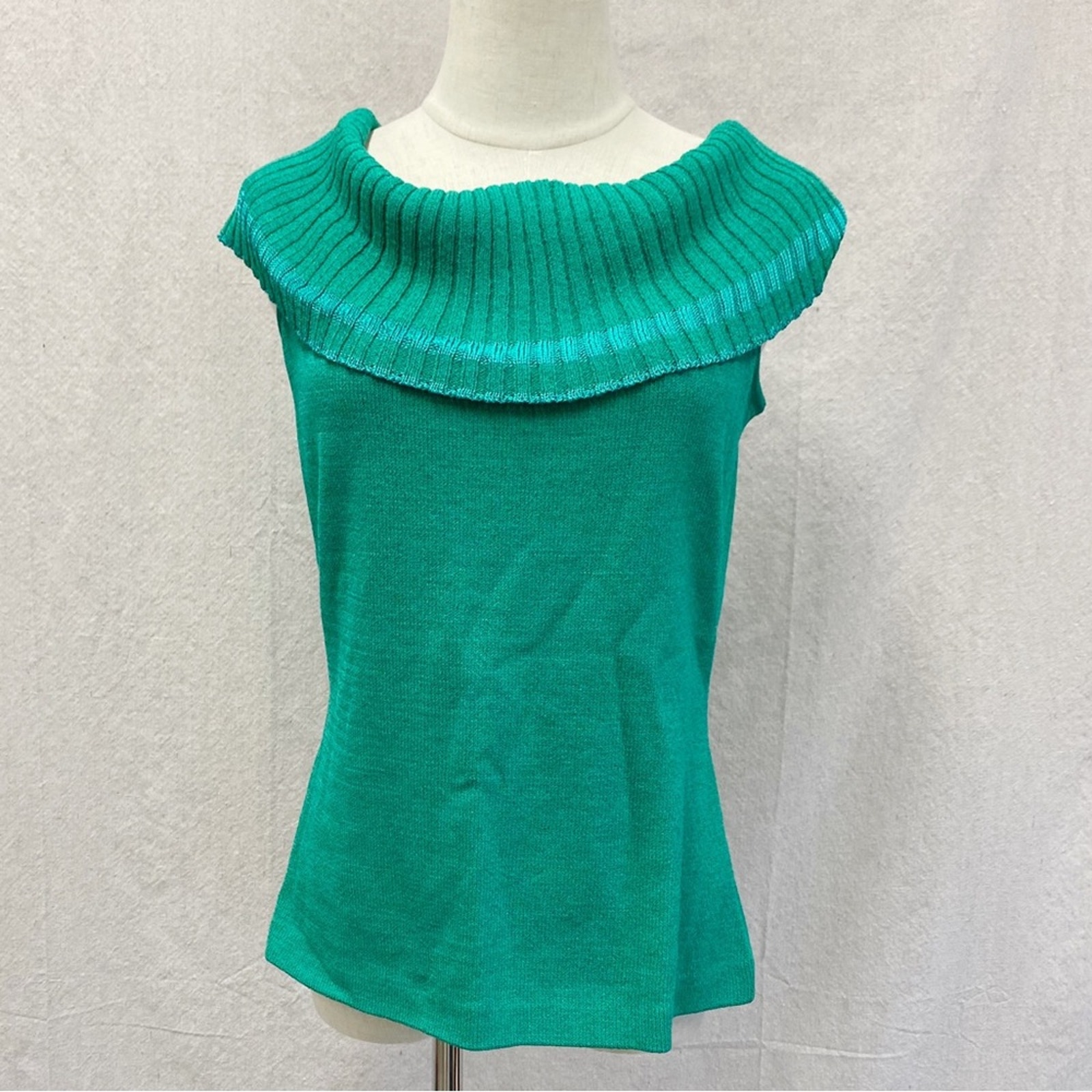 St John Sport Green Wool/Rayon Knit Cowl Neck Sleeveless Sweater Size Small