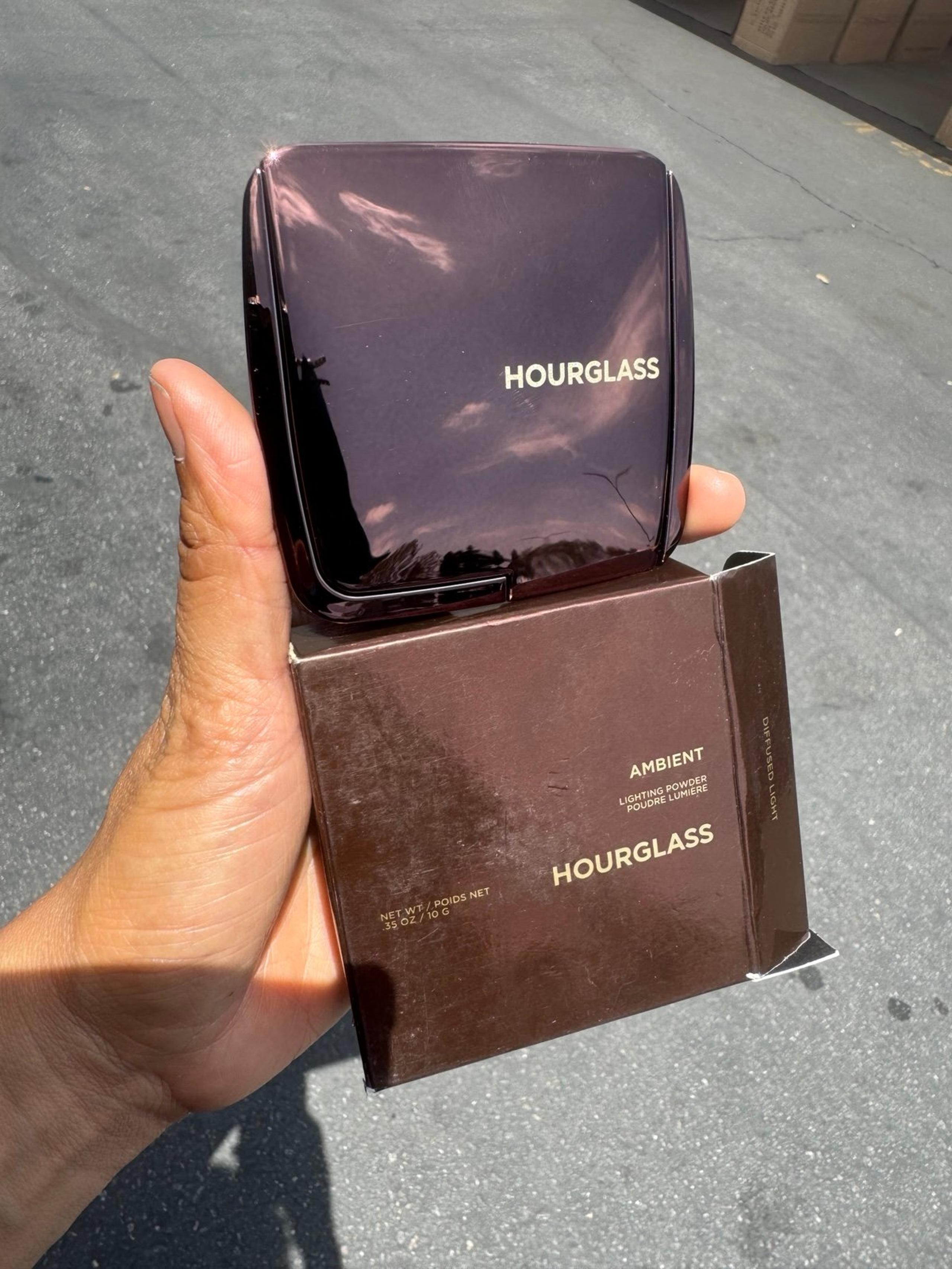 Hourglass Ambient Lighting Powder