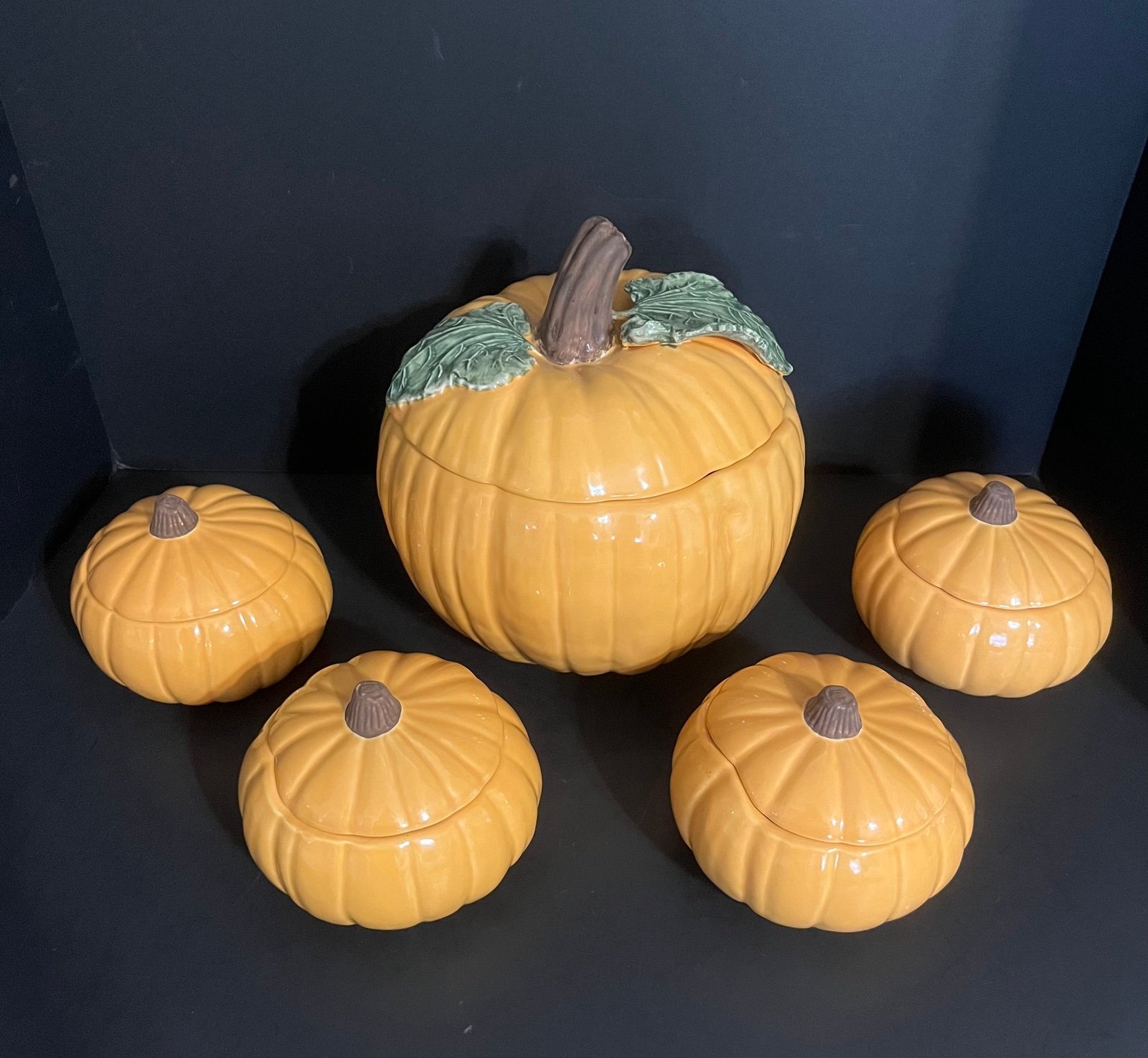 William Sonoma Pumpkin Harvest Soup Tureen & 4 Individual Soup Bowls & Lids