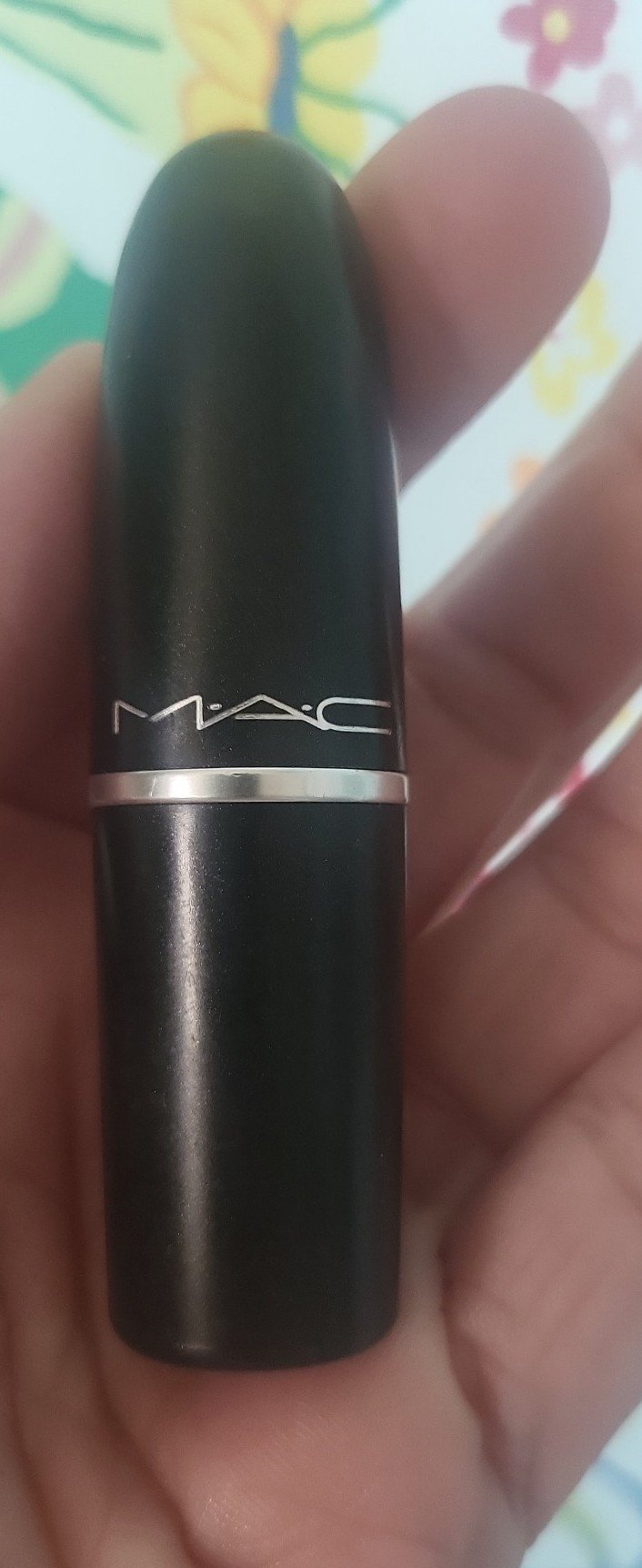 MAC Lipstick ( BLACK NIGHT).