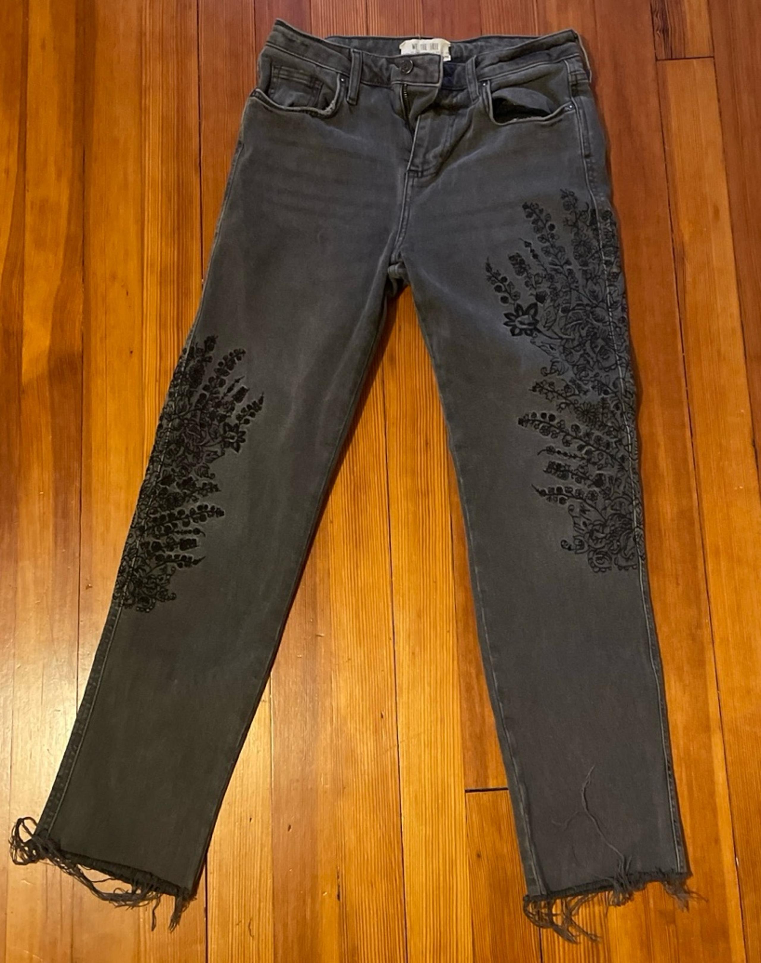 Free People We the Free size 26 faded black women’s Jean embroidered flower