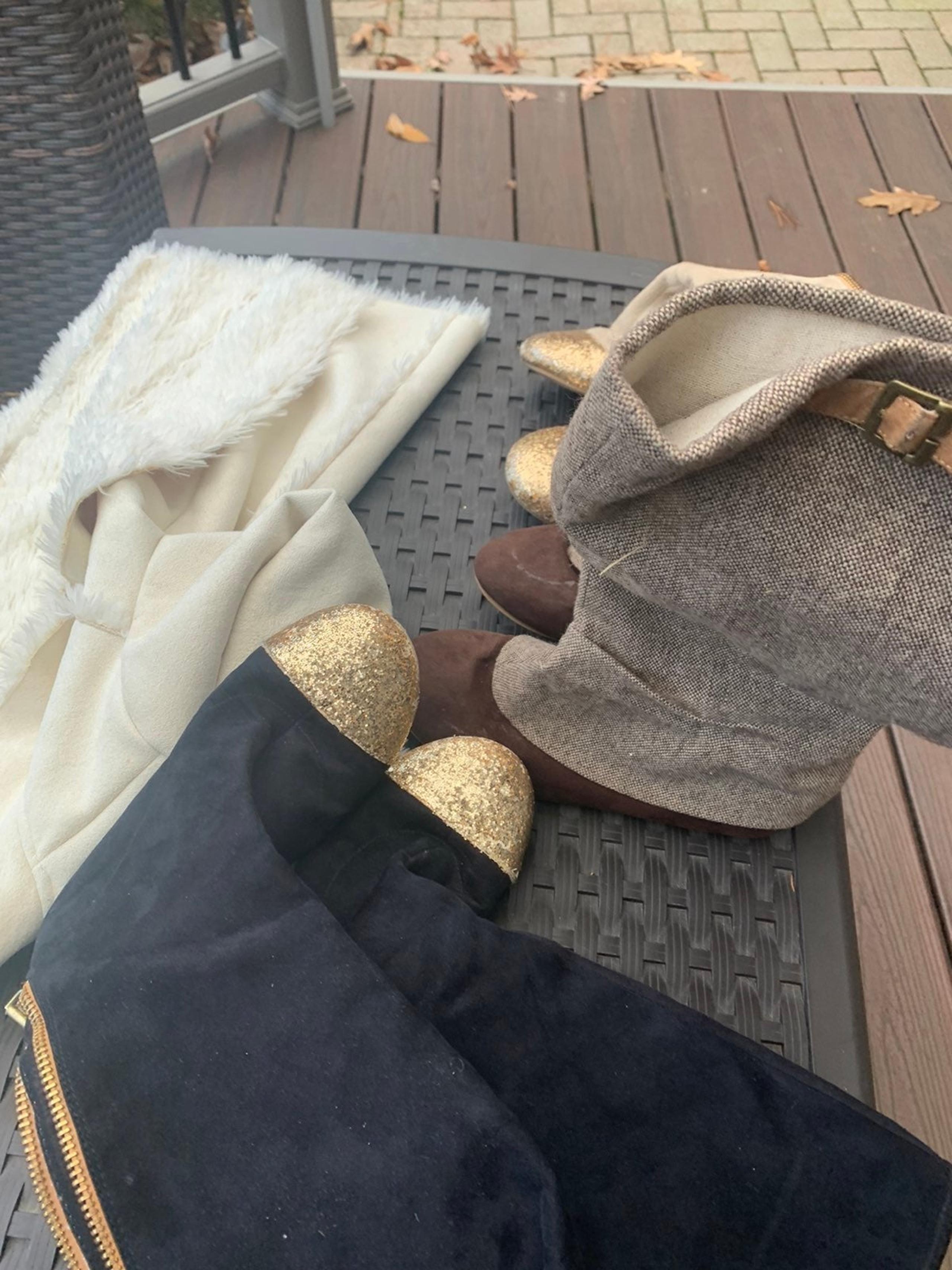 Fur Coat and 4 pairs of suede stylish bo