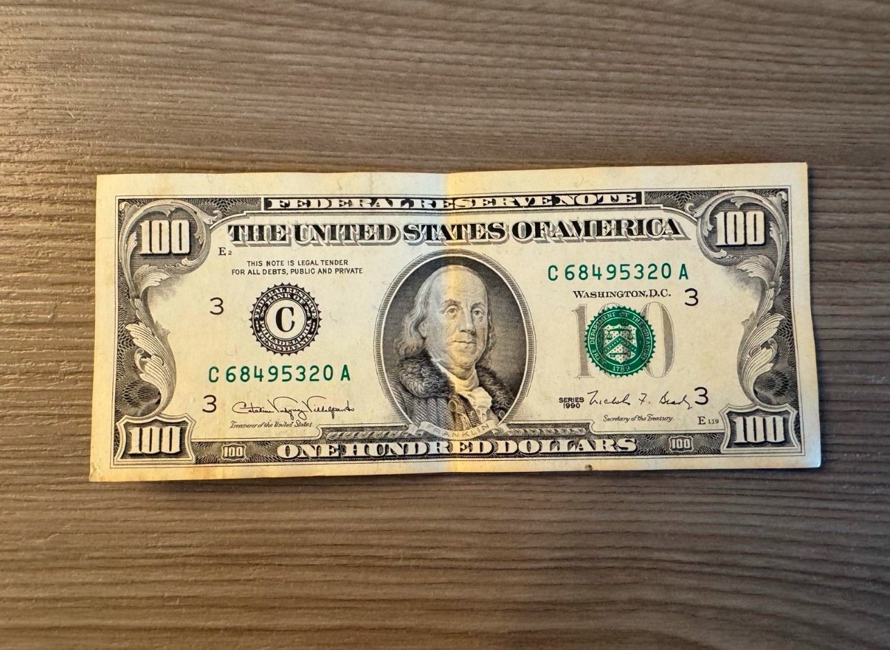 100 dollar