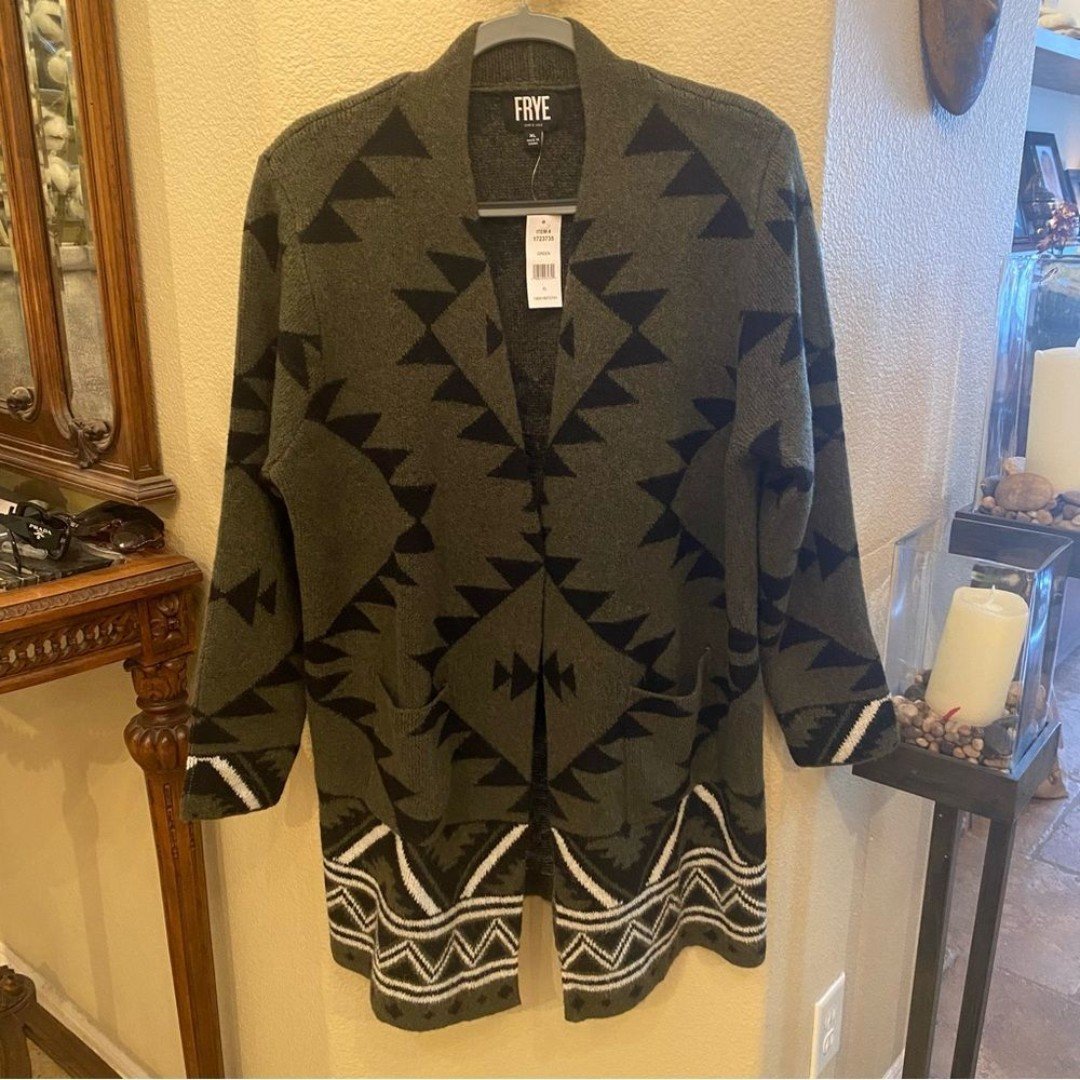 NWT-FRYE Women Green Black Aztec Southwestern Pattern Cozy Cardigan Size XL