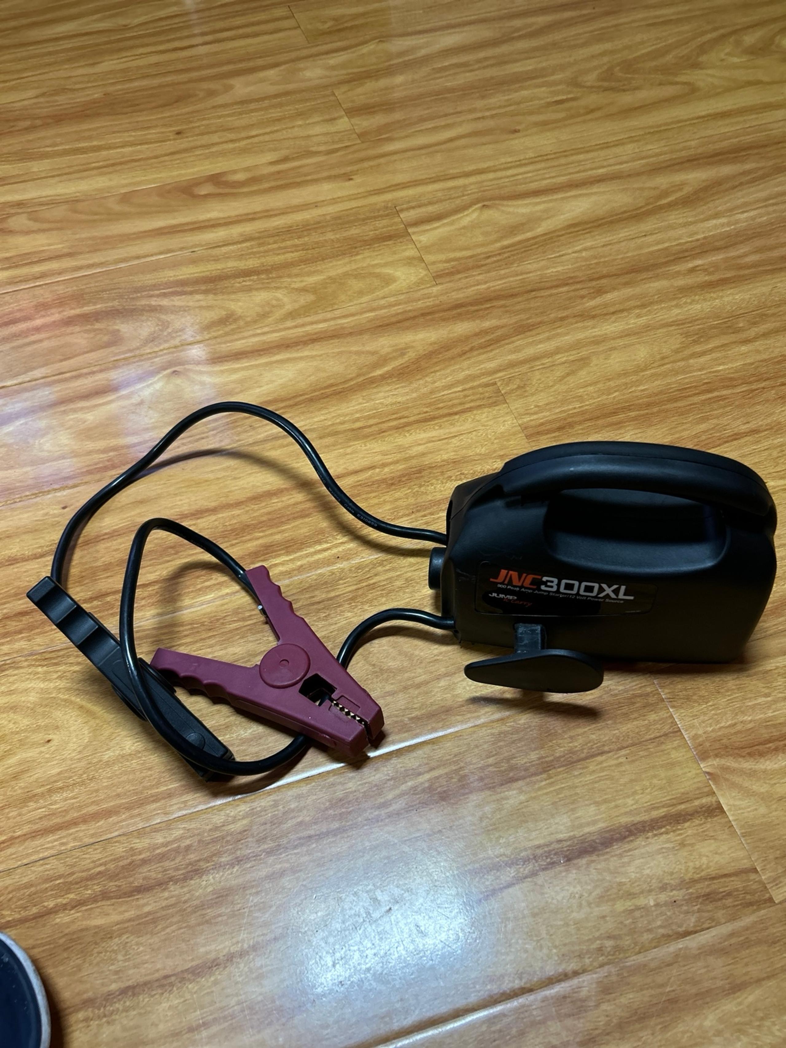Jump-N-Carry JNC300XL 900 Peak Amp Jump Starter