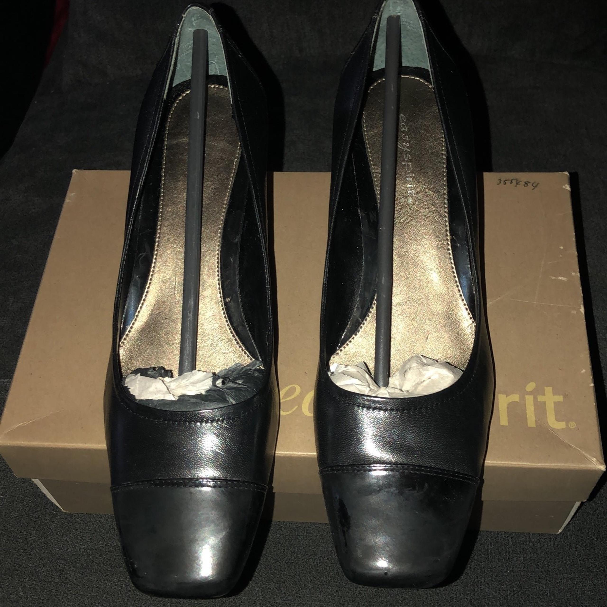 Easy Spirit Esquinlan Black Leather Pumps - Size 8.5M
