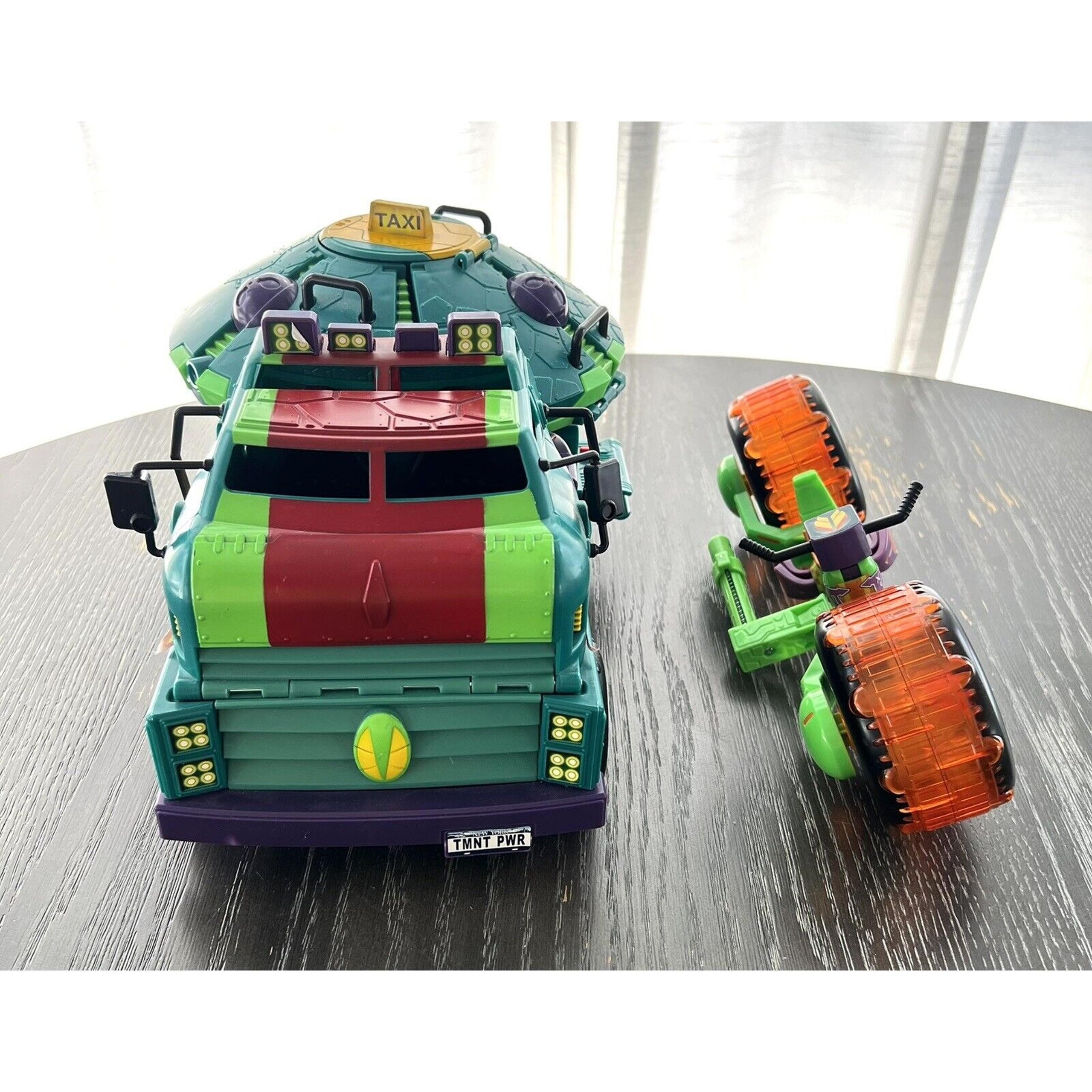 Turtle Tank & Shell Hog Rise of the Teenage Mutant Ninja Turtles Playmates 2018