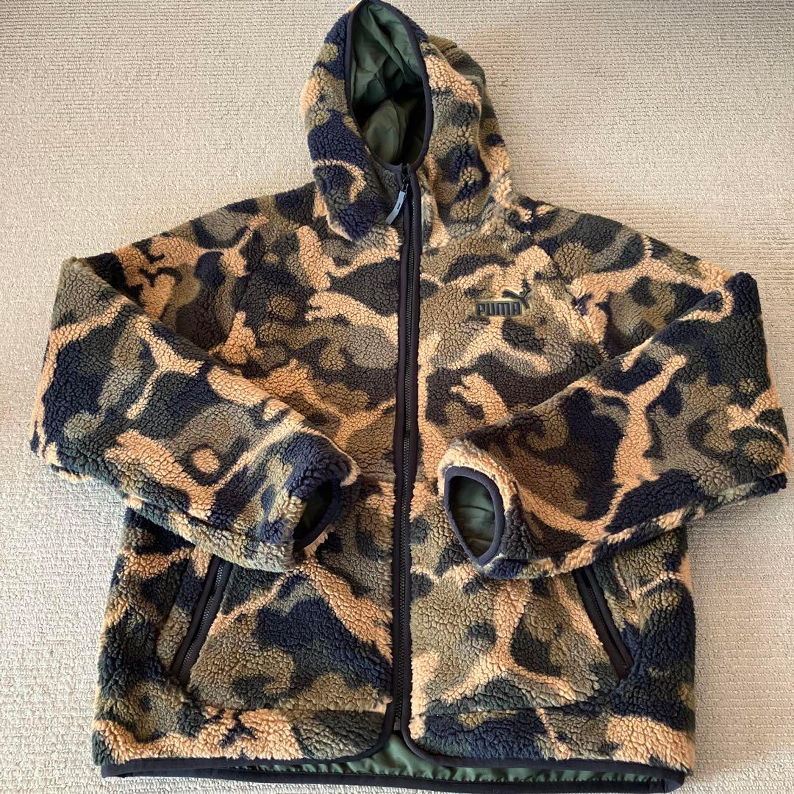 Brand new! PUMA fleece jacket with PUMA pattern. Men's size M, also suitable for women's size L!