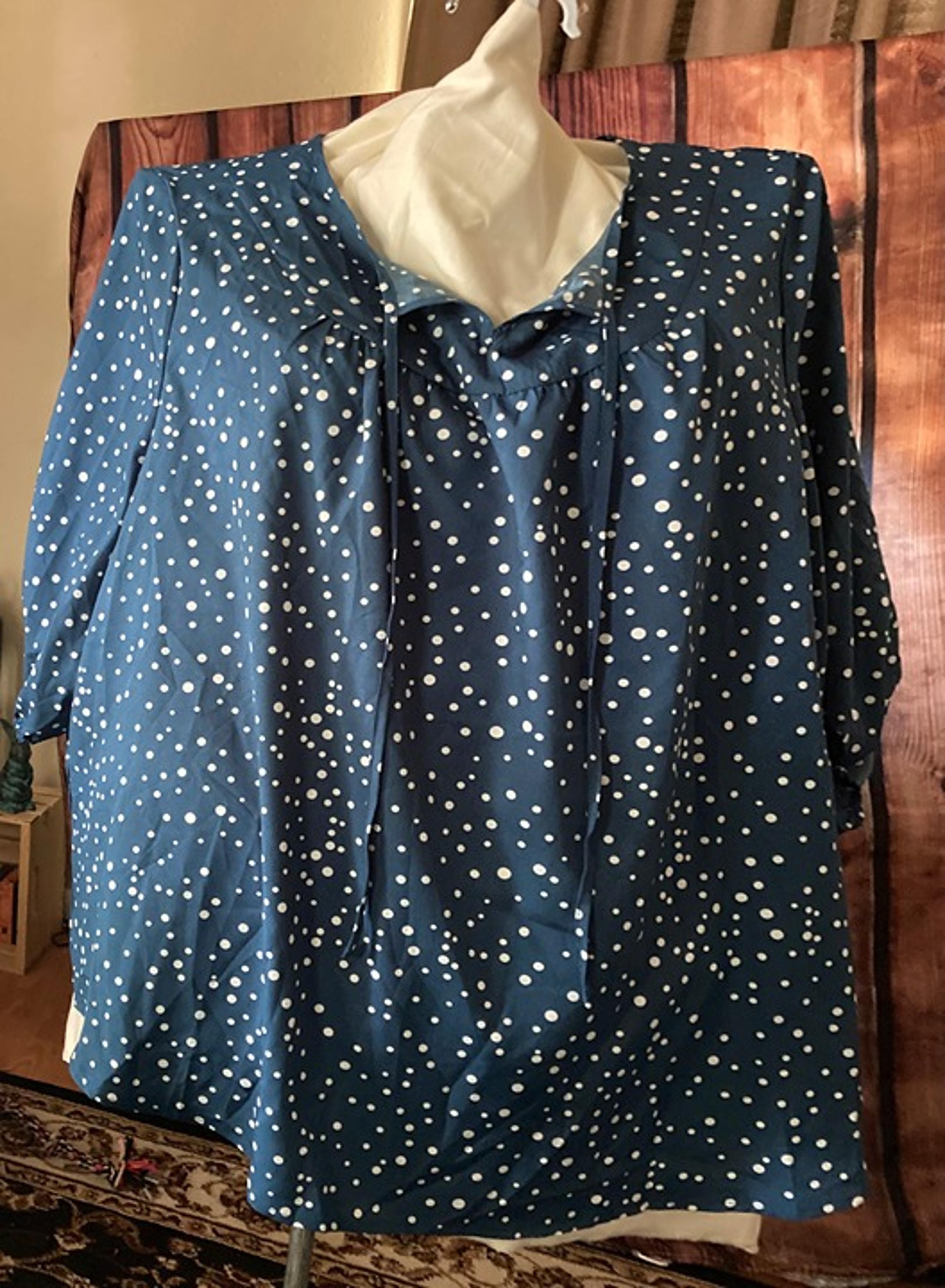 Bloom chic navy polka dot top