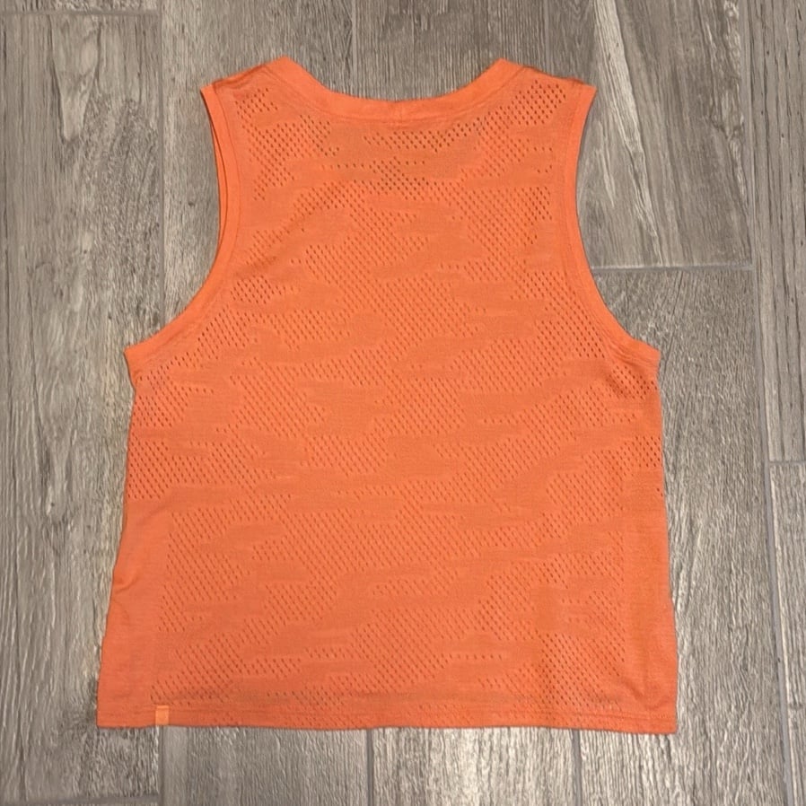 Lululemon train to be tank top