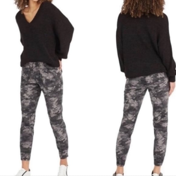 SPANX Stretch Twill Cargo Jogger Pants Blackwash Camo Women's Small