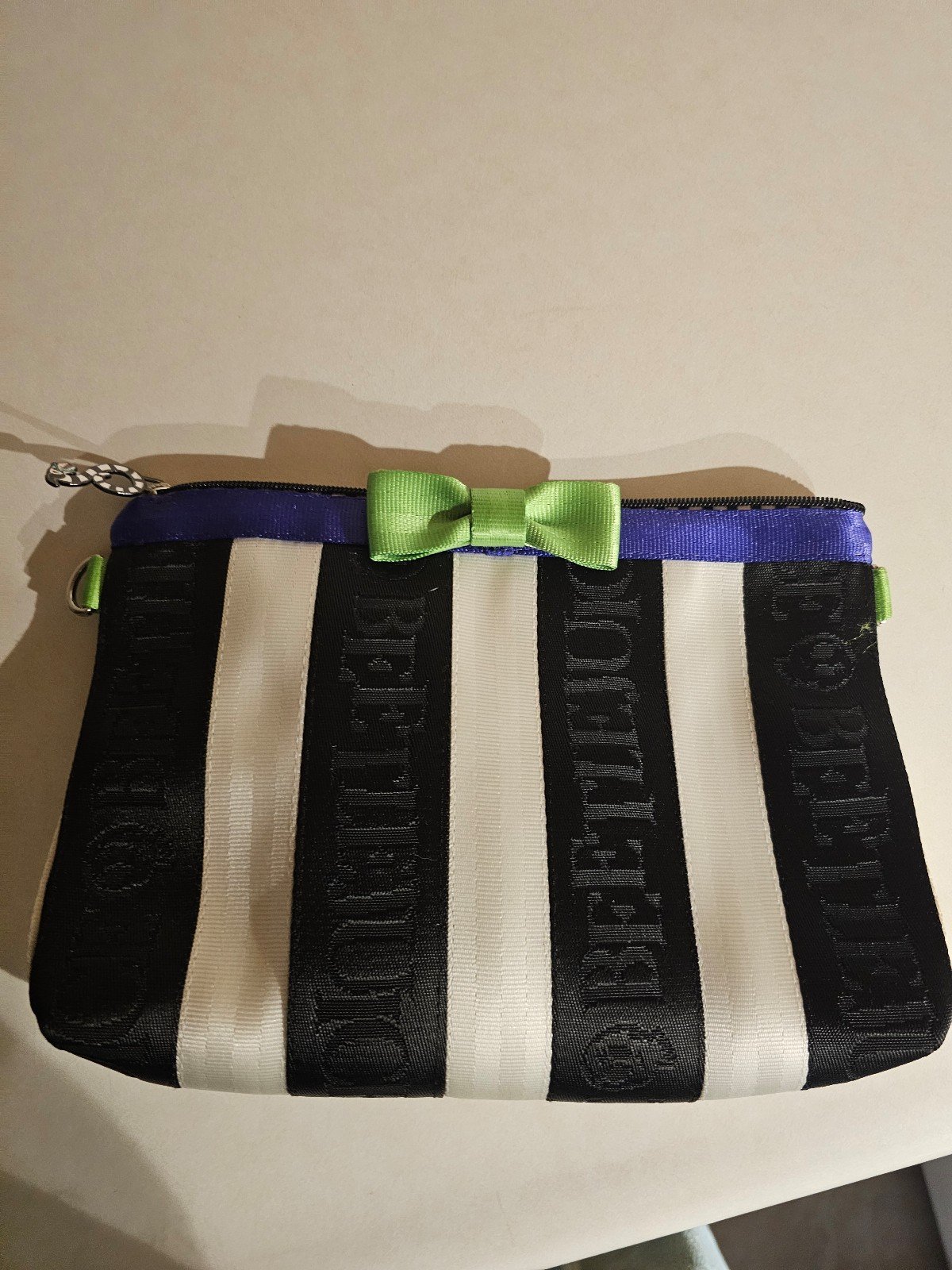 Harveys Beetlejuice bow clutch