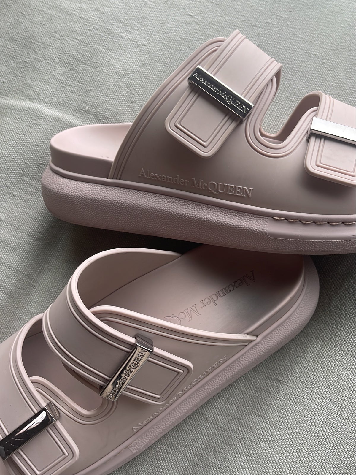 Alexander McQueen ブラックサンダル 直販半額 lewisjamesphillips.com