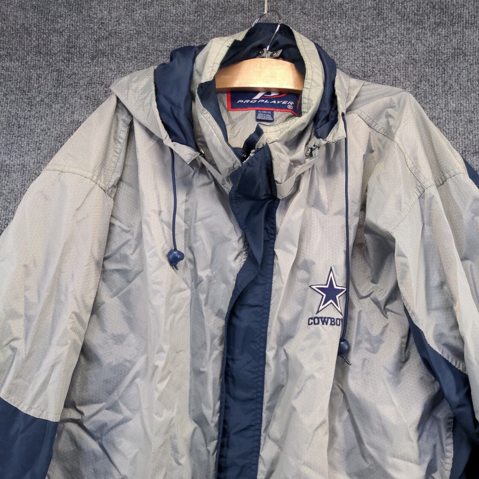 Pro Player Men's Dallas Cowboys Full Zip Hooded Windbreaker