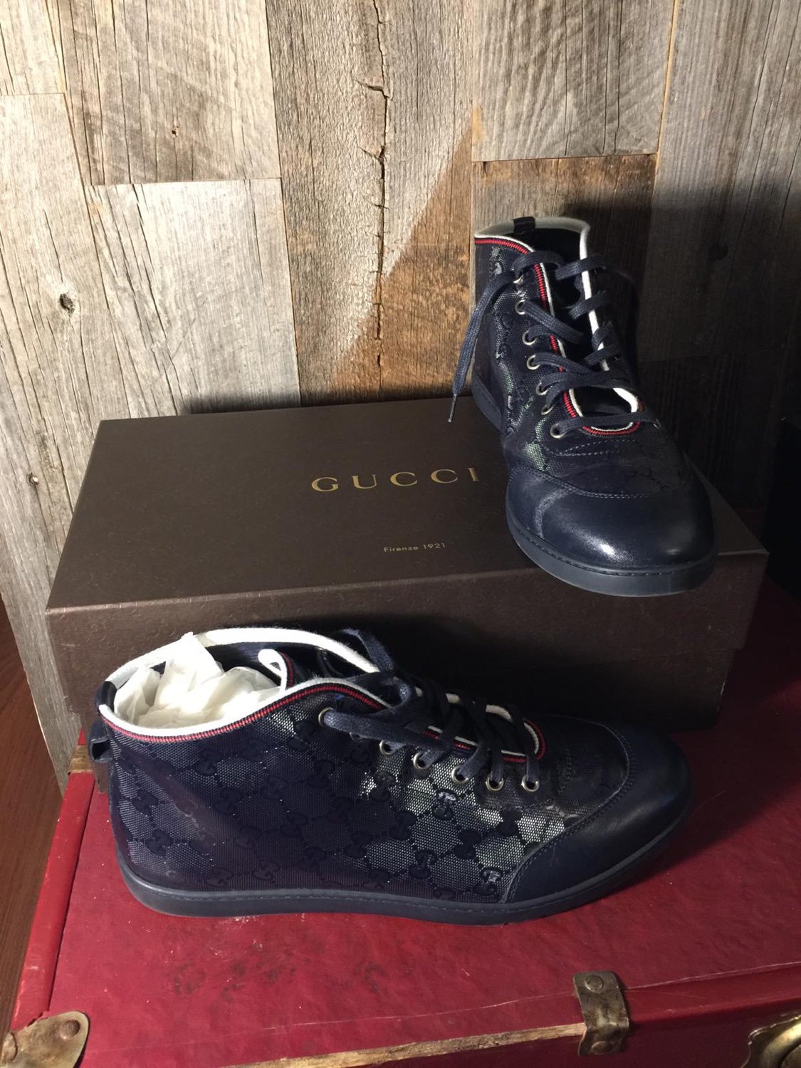 Im Selling Gucci shoes men