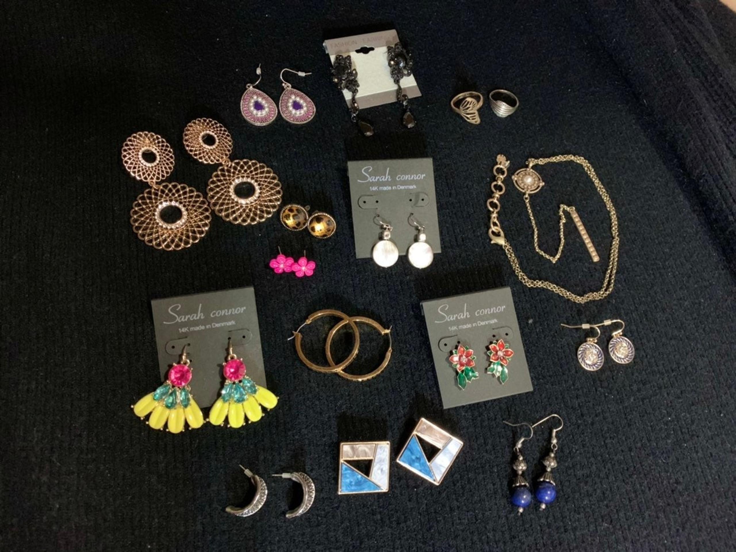 16 pieces (rings/necklace/earrings)