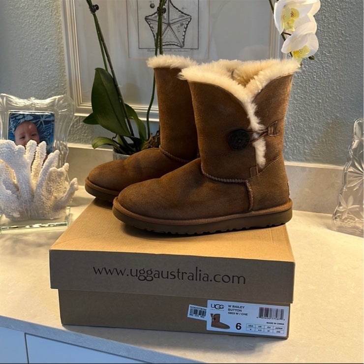 UGG Australia Wet Look Boots | Mercari
