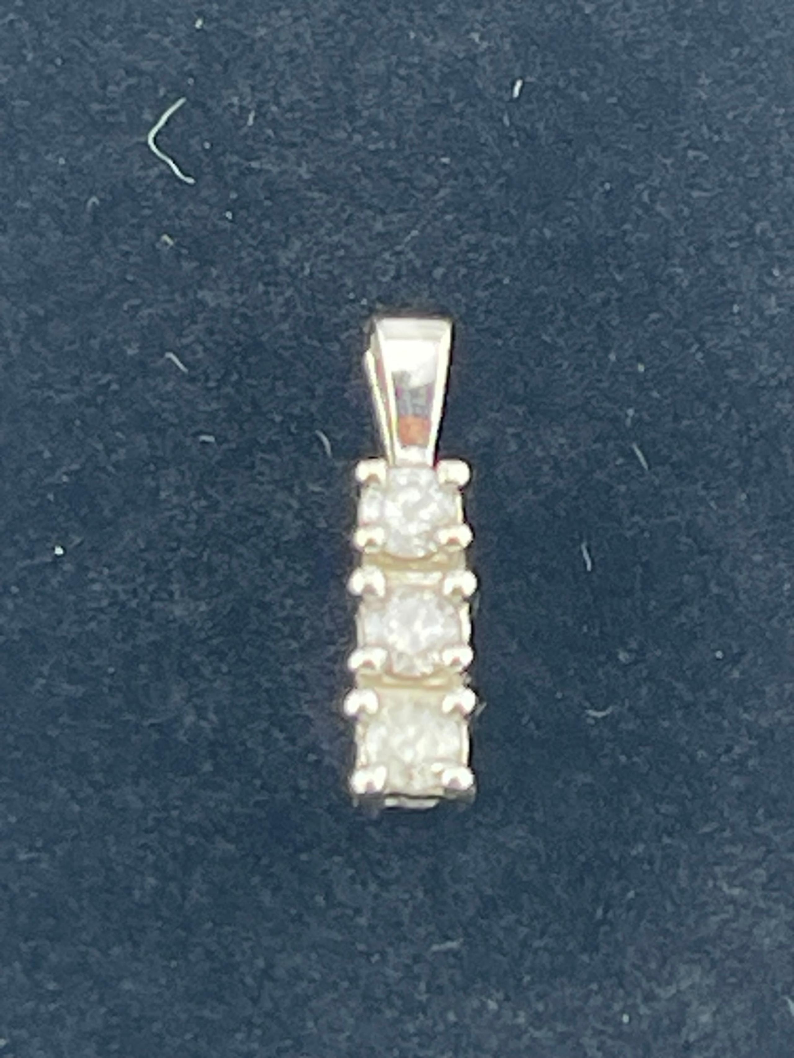 Vintage natural 1/3 carat tdw diamond past present and future pendant 10 karat