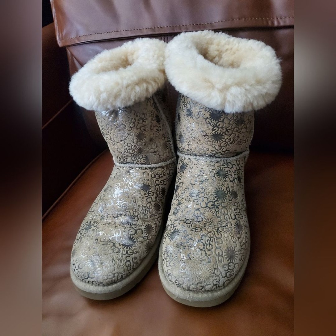 Special Addition UGG Boots, size 7