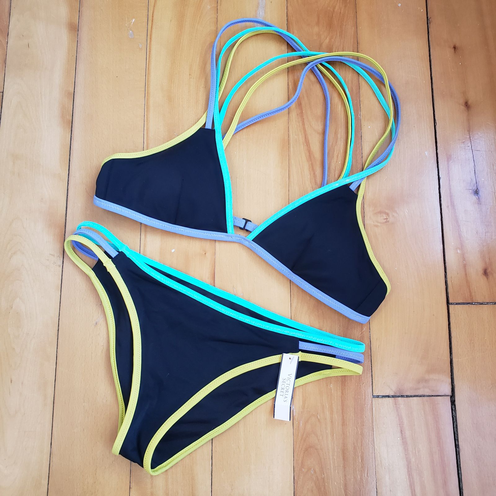 Details about Victoria's Secret Seafoam Glow w Contrast Strappy Cross-Back Triangle Bikini Top Details about Victoria's Secret Seafoam Glow w Contrast Strappy Cross-Back Triangle Bikini Top