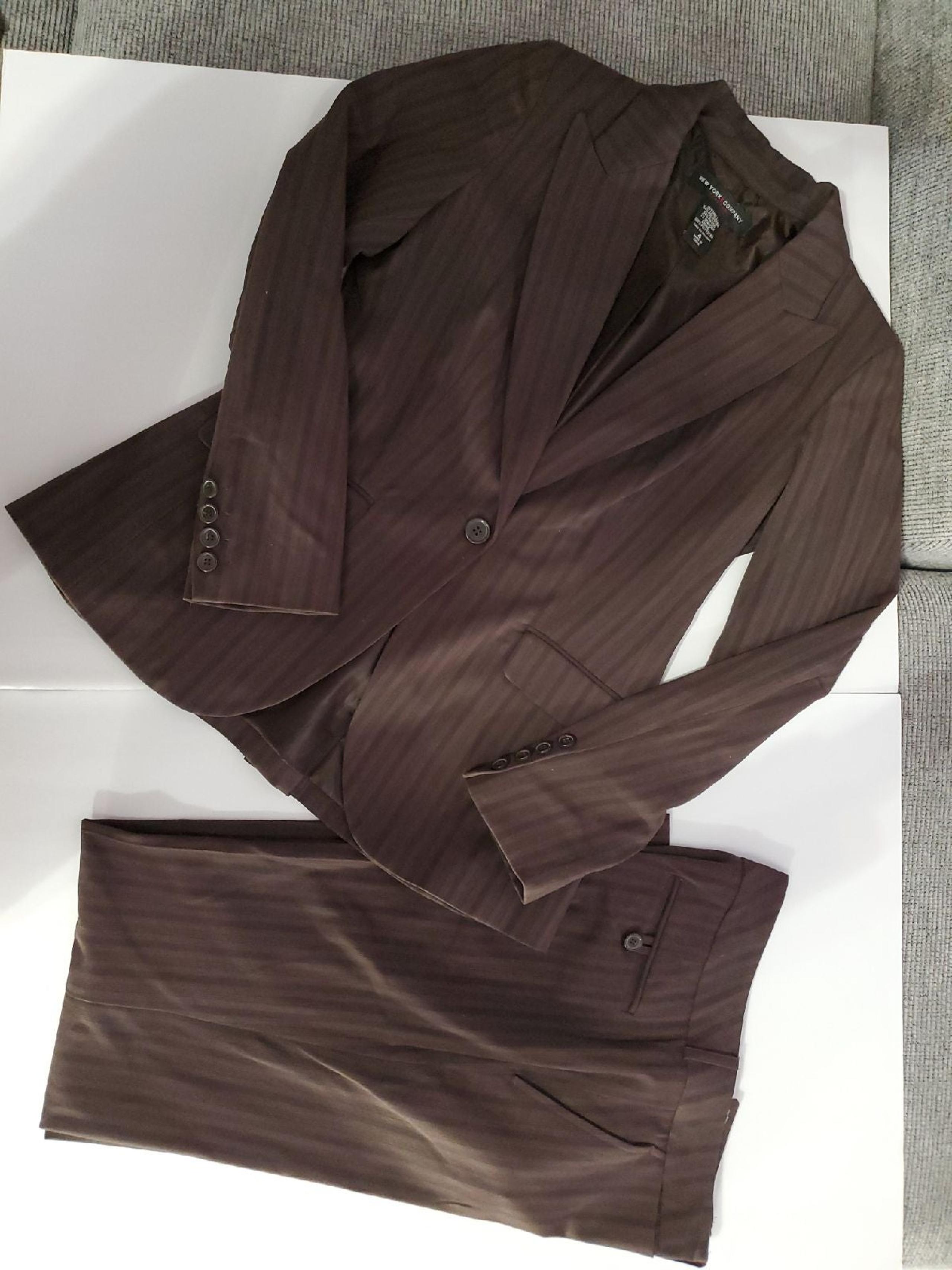New York and Company pant suit, 4