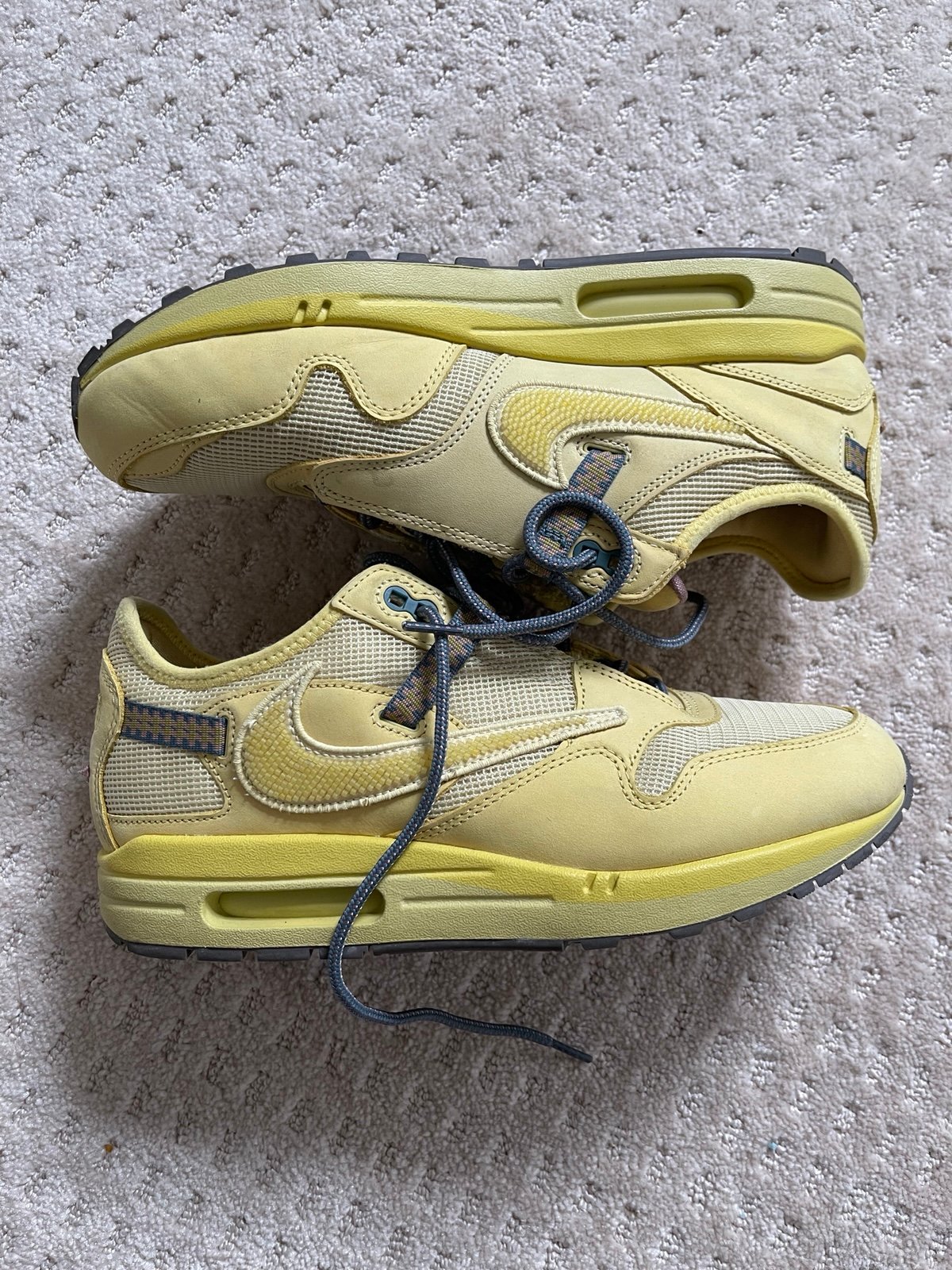 Travis Scott Air Max 1 Saturn Gold