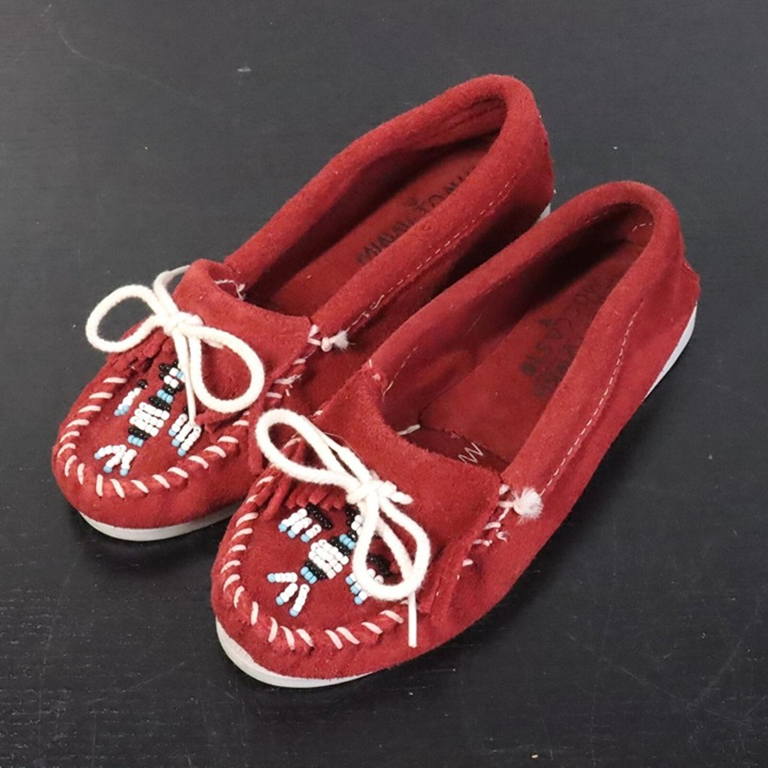 Minnetonka Womens 5 Red Thunderbird Beaded Leather Fringe Slip-On Moccasin Shoes