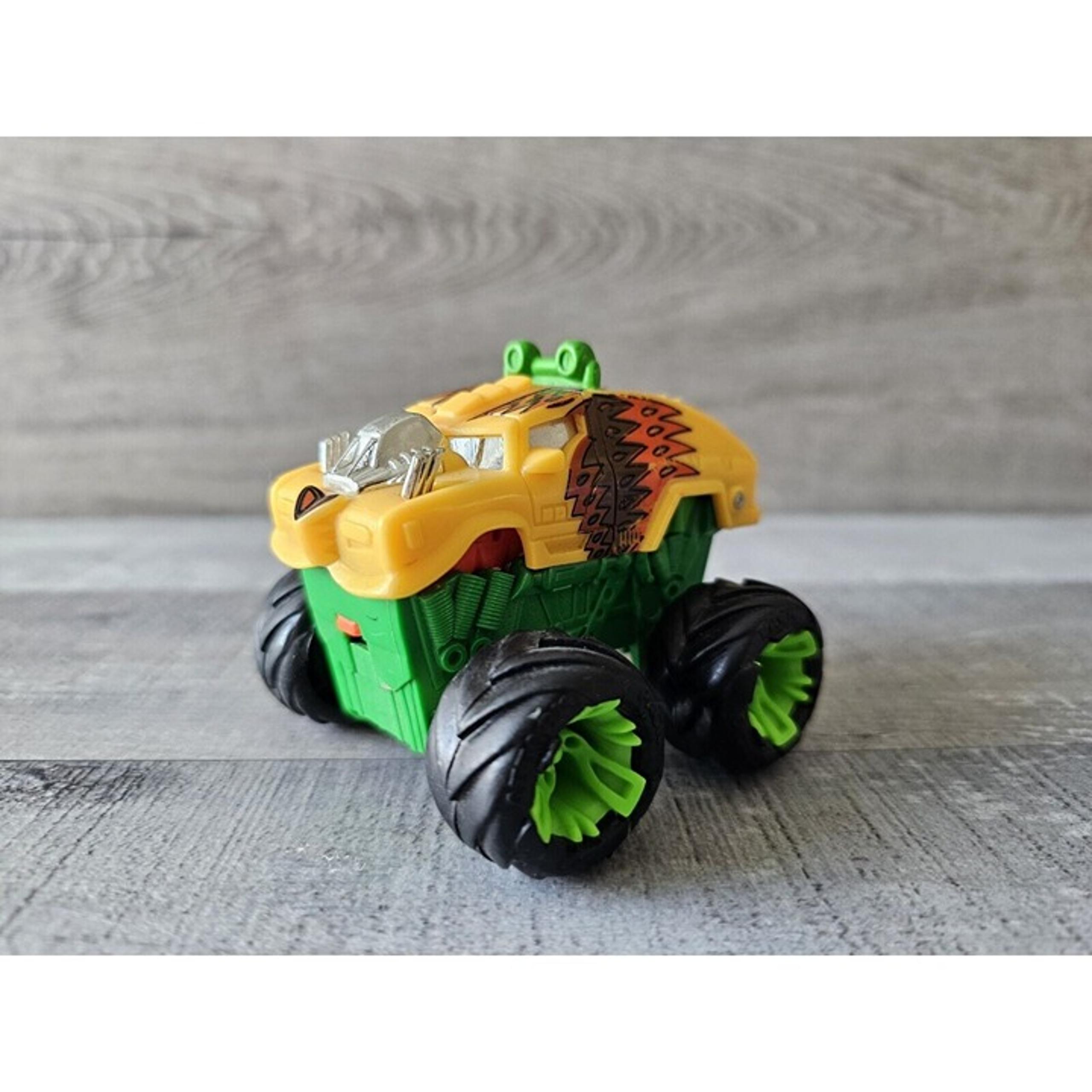Mane Mauler Monster Truck Vintage Attack Pack Vehicle 1992 Kenner 90s
