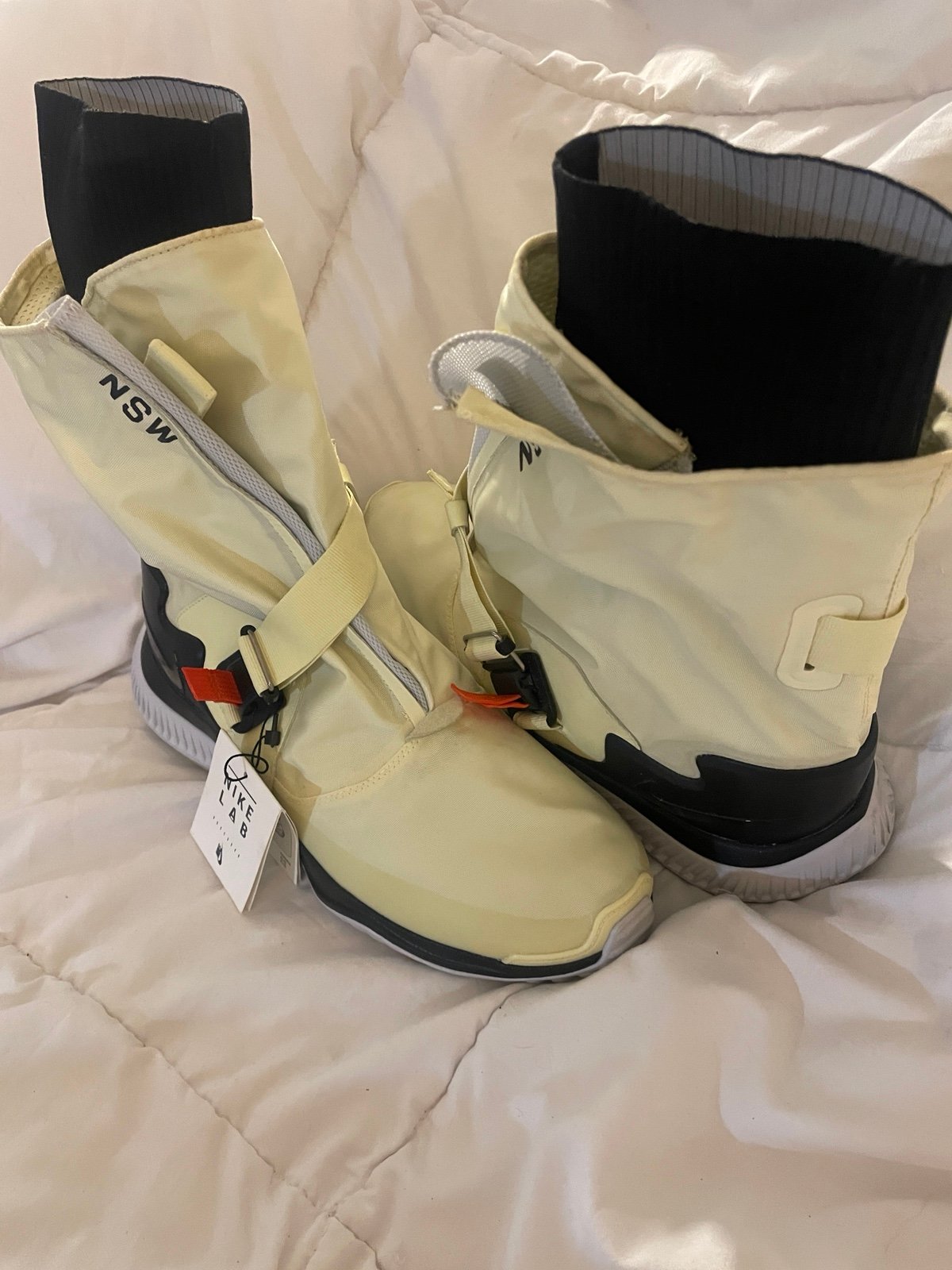 Nike Women’s Gaiter Lab NSW Sz. 11 NEW