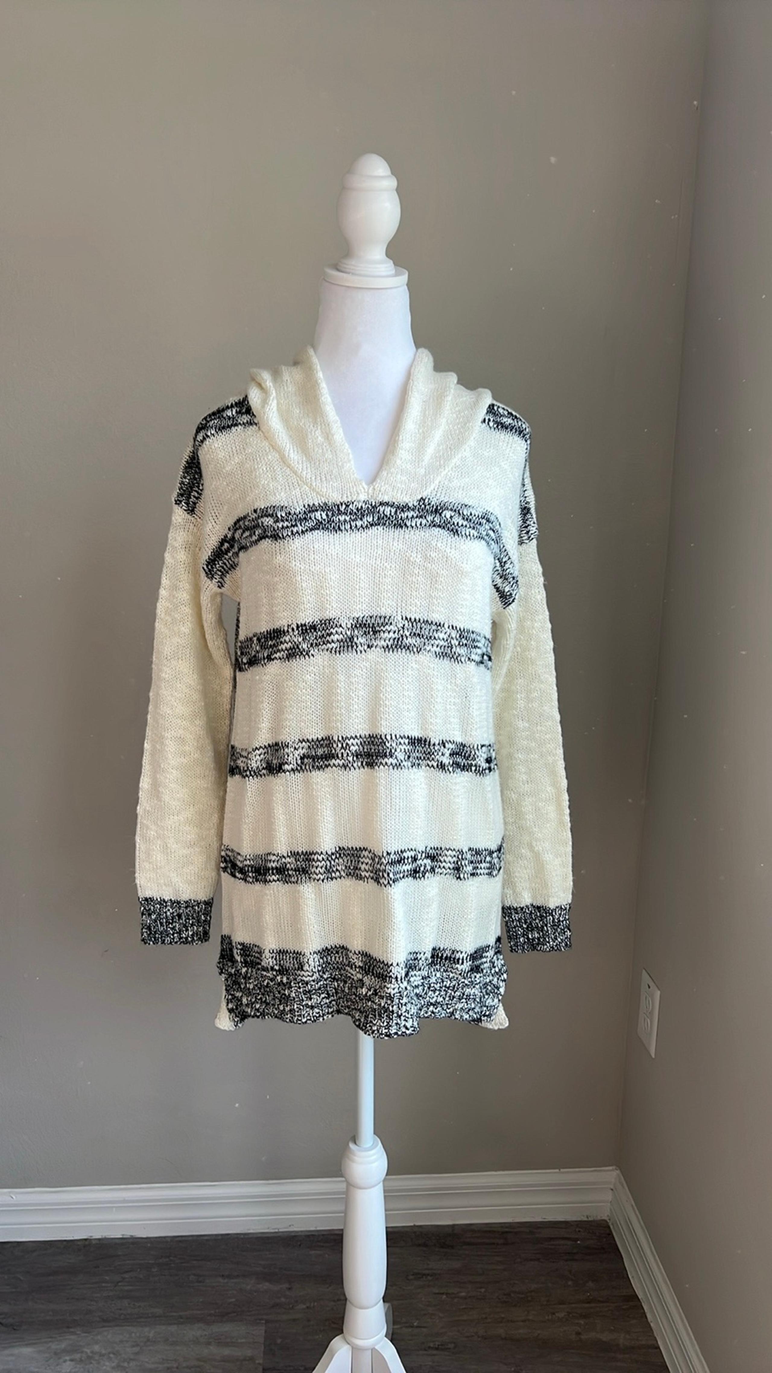 Forever 21 women’s striped white & black sweater