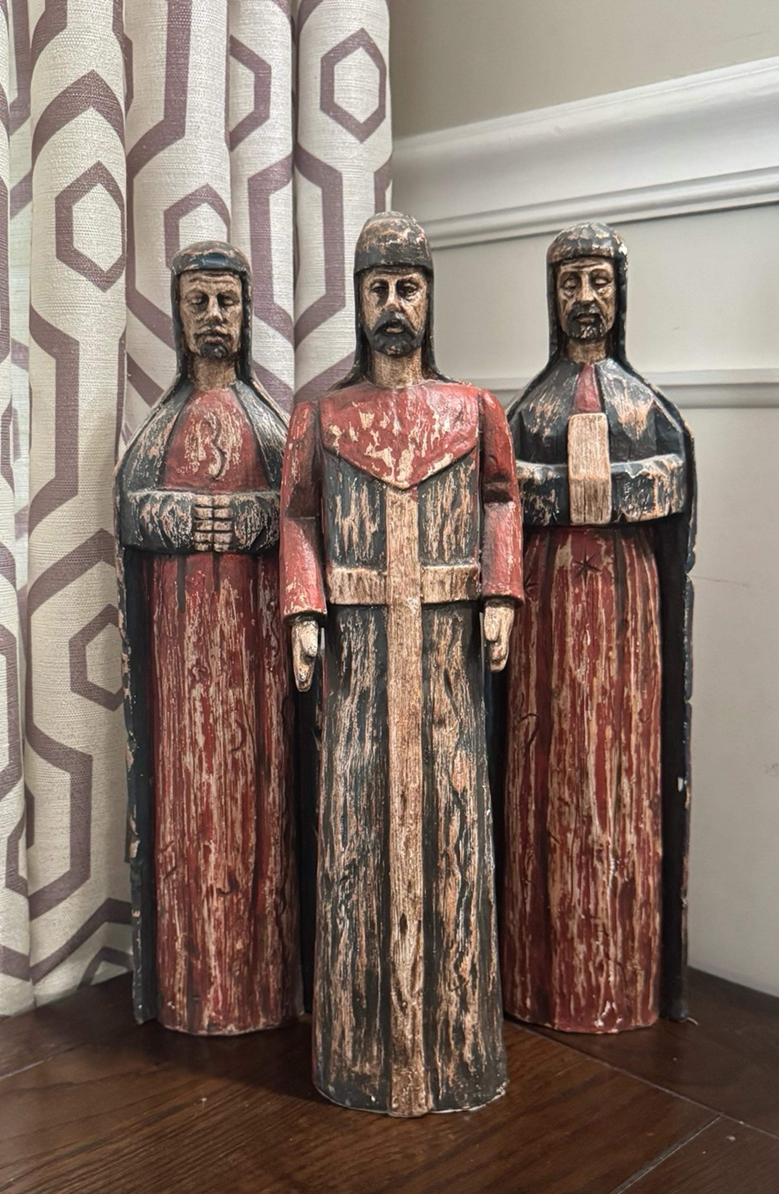 Southern Living at Home Carved Design Santos Wisemen Polyresin Primitive Decor