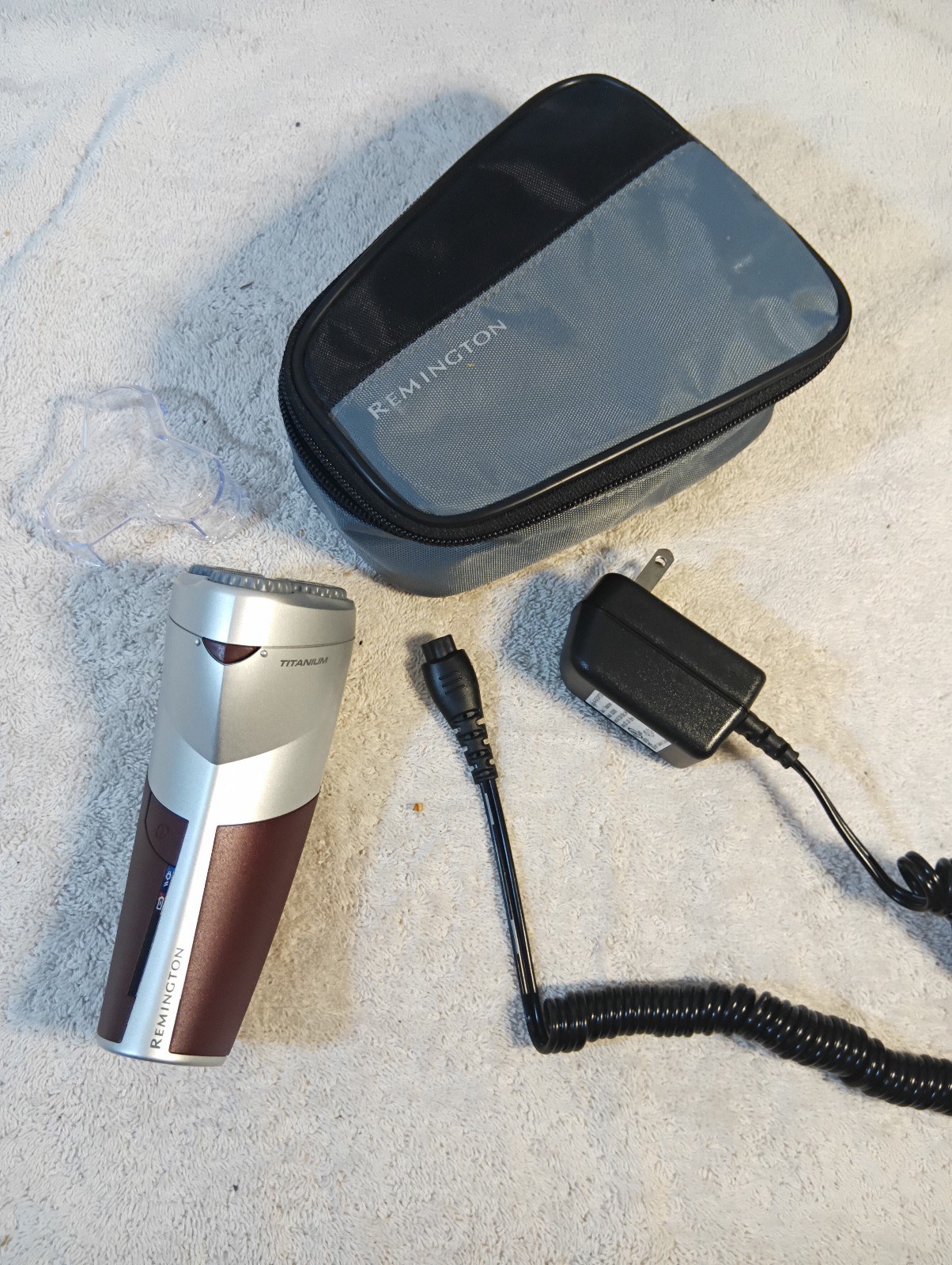 Remington Titanium Shaver R600 in Excellent Condition - Free Shipping M1  Used b