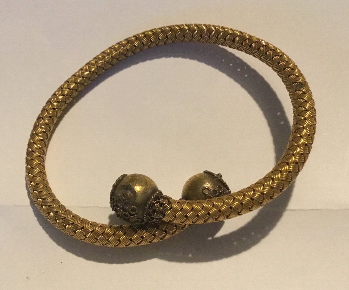 Vintage gold tone braided bracelet with ornate design on ball ends