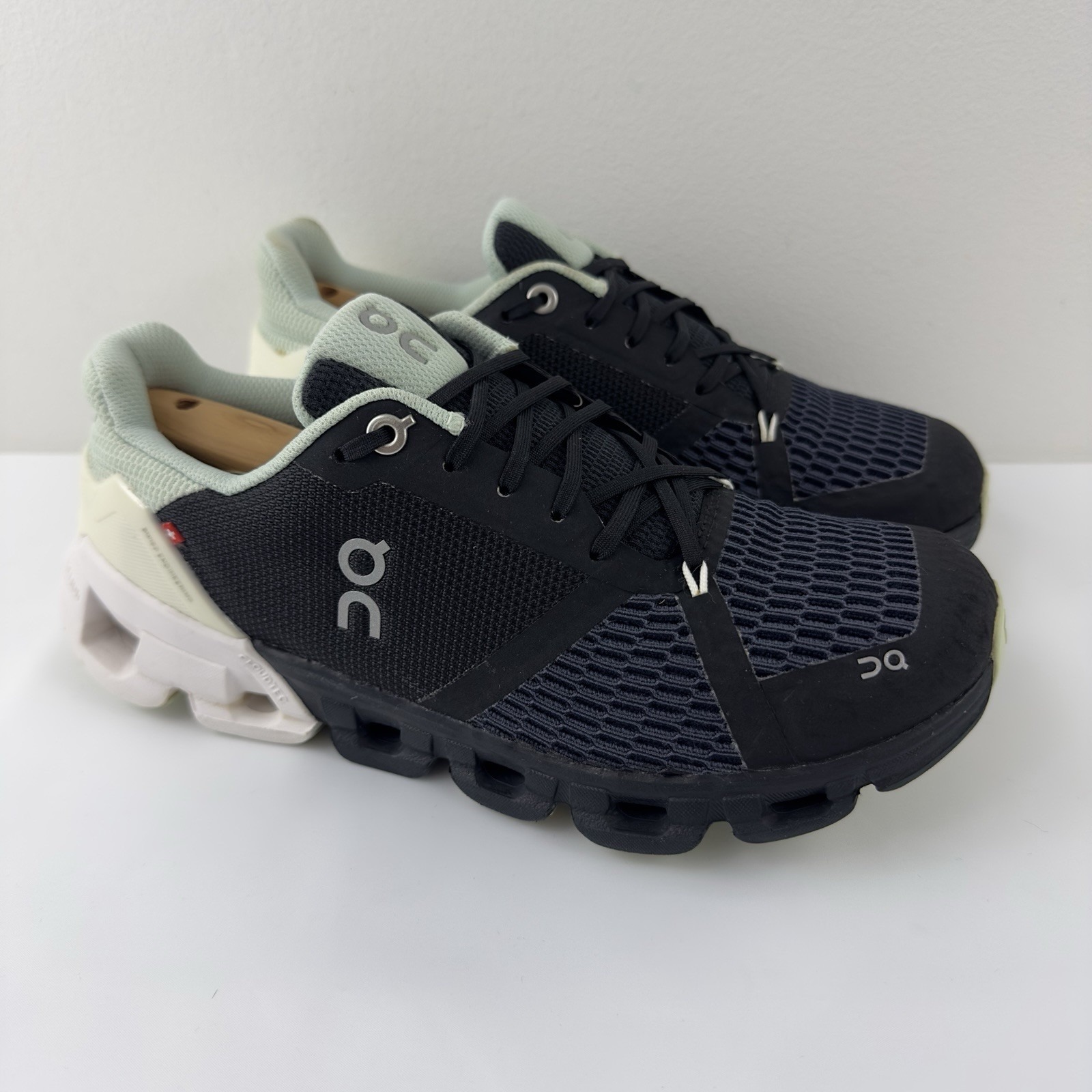 On Running CloudTec Women's Size 7 Black Green Athletic Running Shoes W7 EU 38