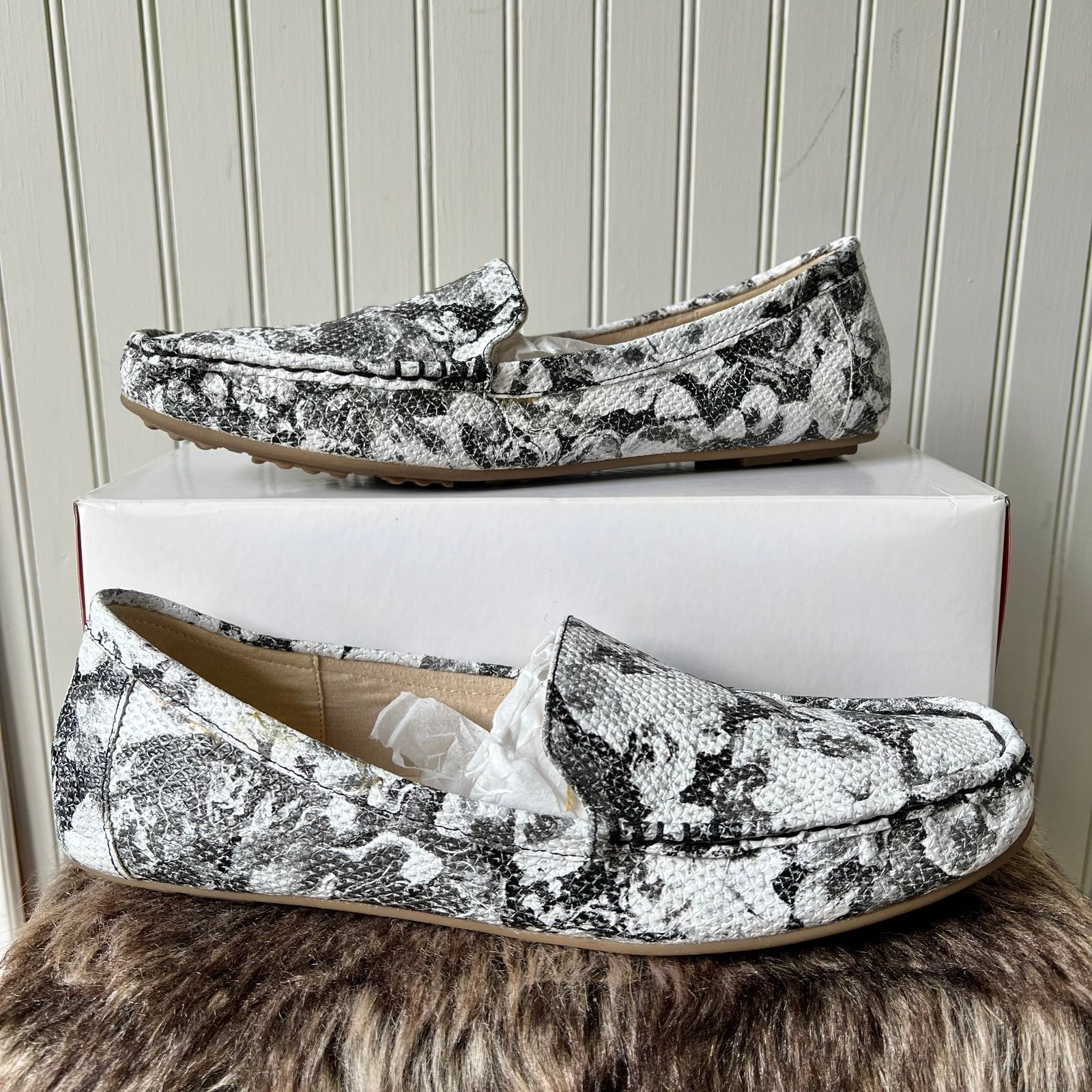 Isaac Mizrahi Live Croc Floral Black and White Loafers nib