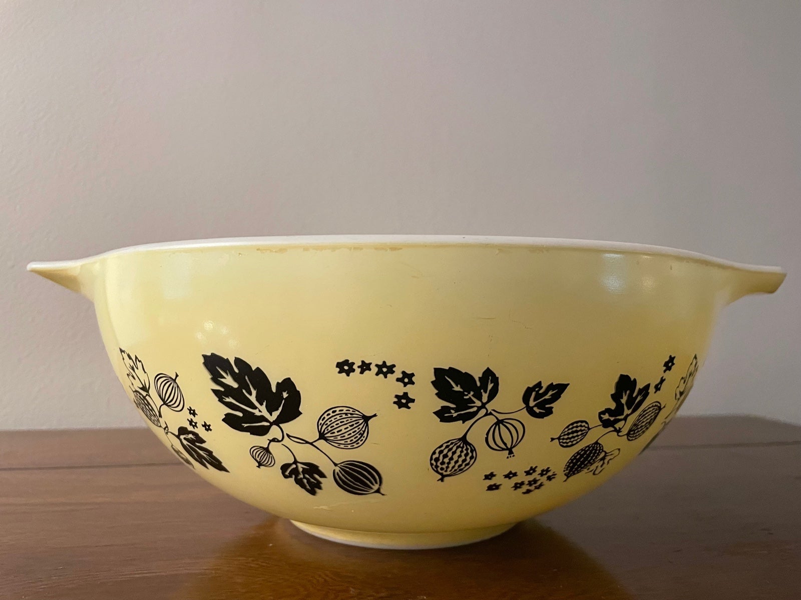 Pyrex Yellow Gooseberry Mixing Bowl, 444 4Qt - Cinderella Vintage Glassware