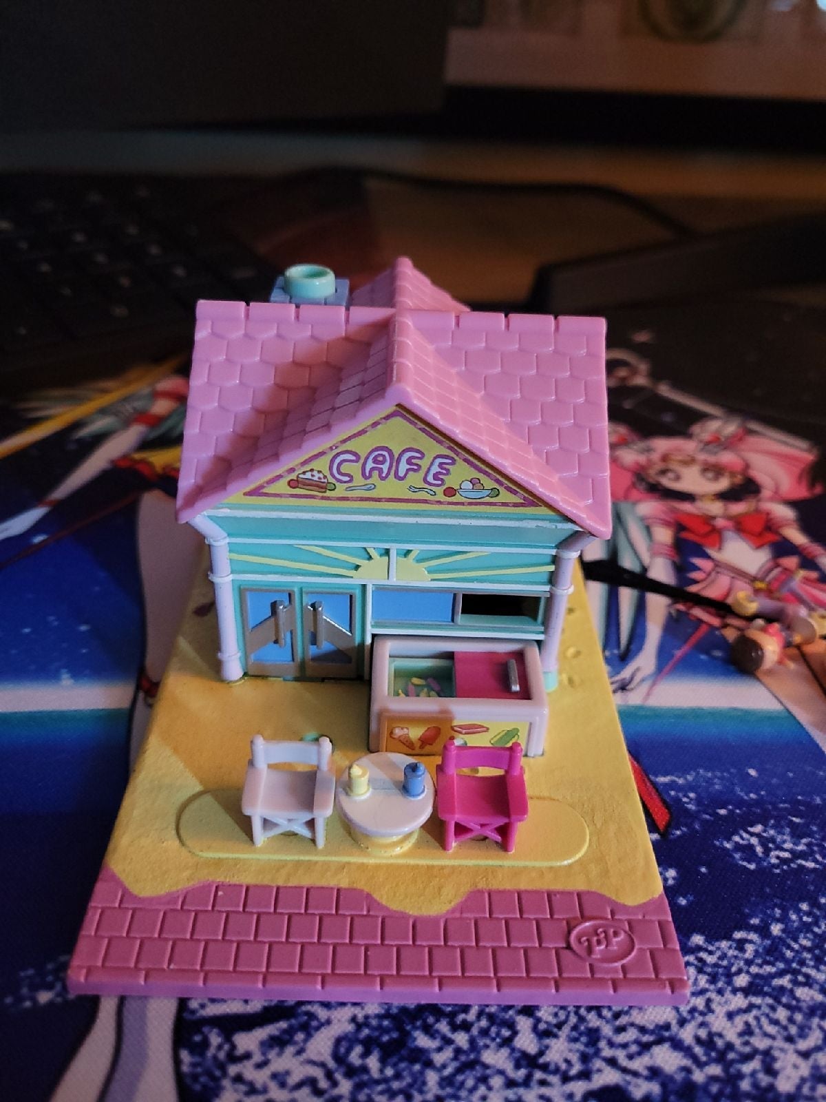 Vintage Polly Pocket Beach Cafe set