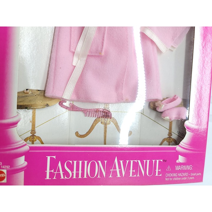 Mattel 1995 Barbie Fashion Avenue Lingerie 14292 Pink Bathrobe Monogramed  Towel - Dolls & Accessories