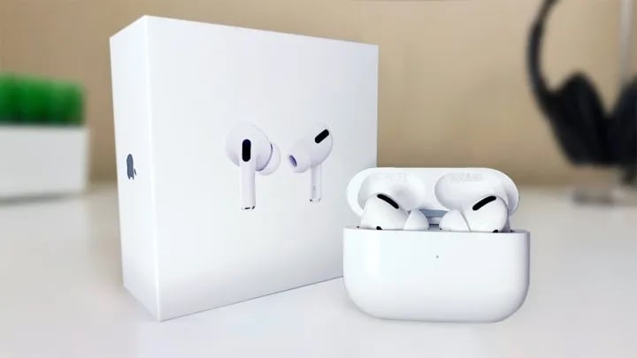 Apple AirPods Pro 2nd Generation with MagSafe Wireless Charging Case - White