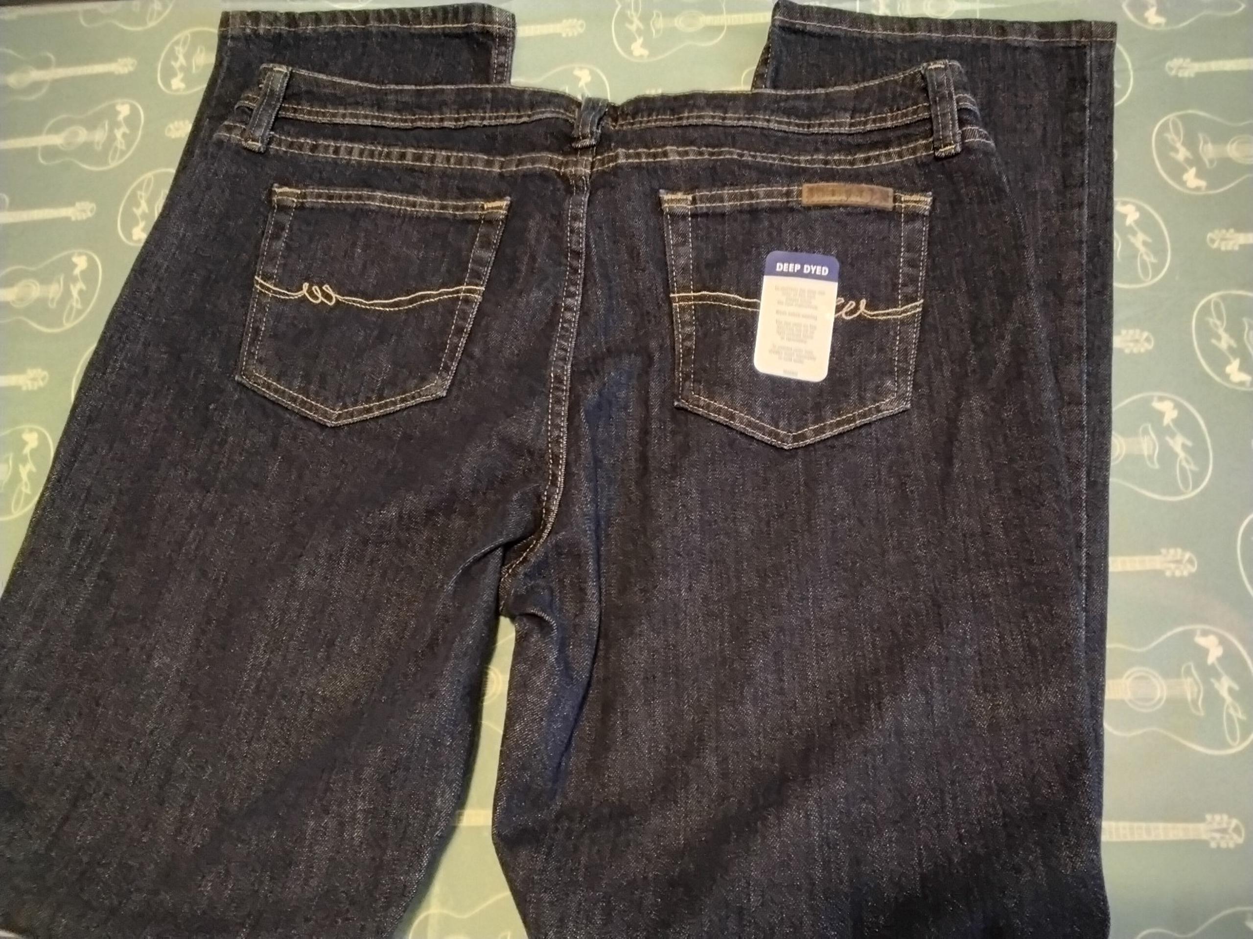 Wrangler Mid Rise Straight Leg jeans Women’s Size 16 36W 32L NEW WITH TAGS