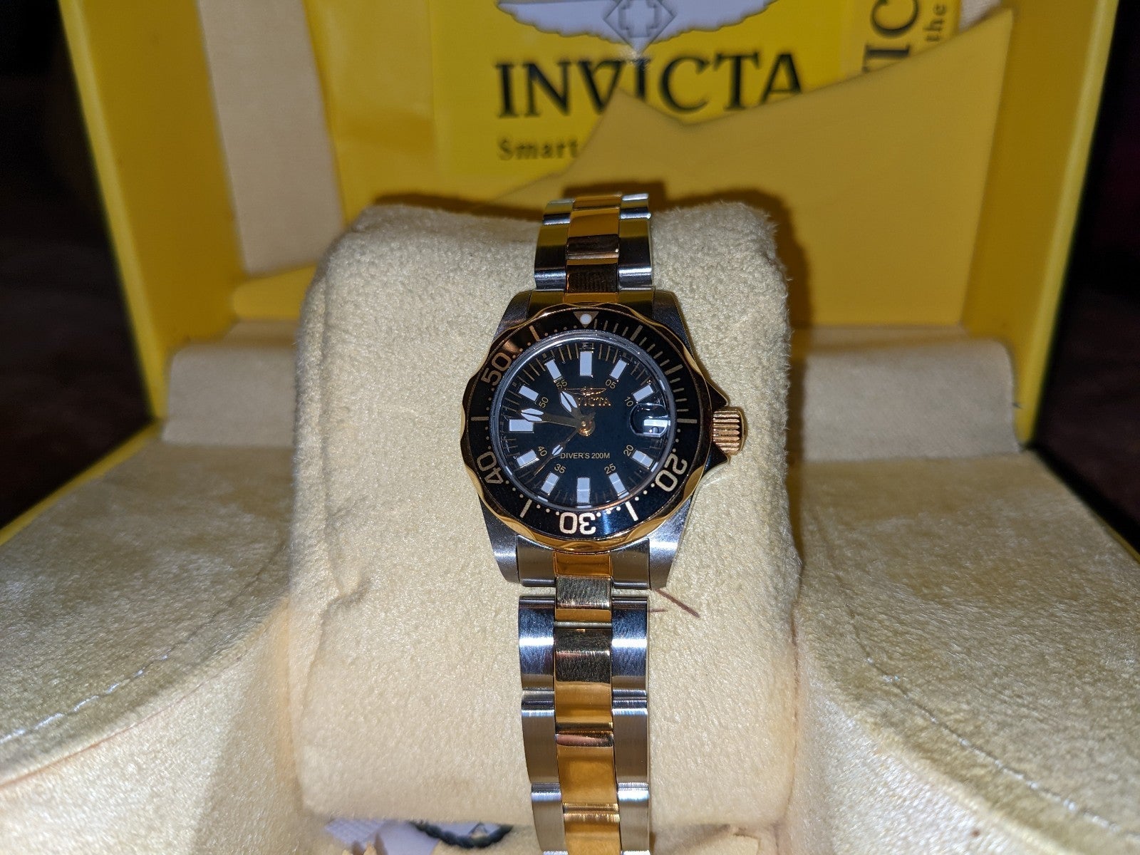 NIB, NWT Women's Invicta Signature Diver's black face watch