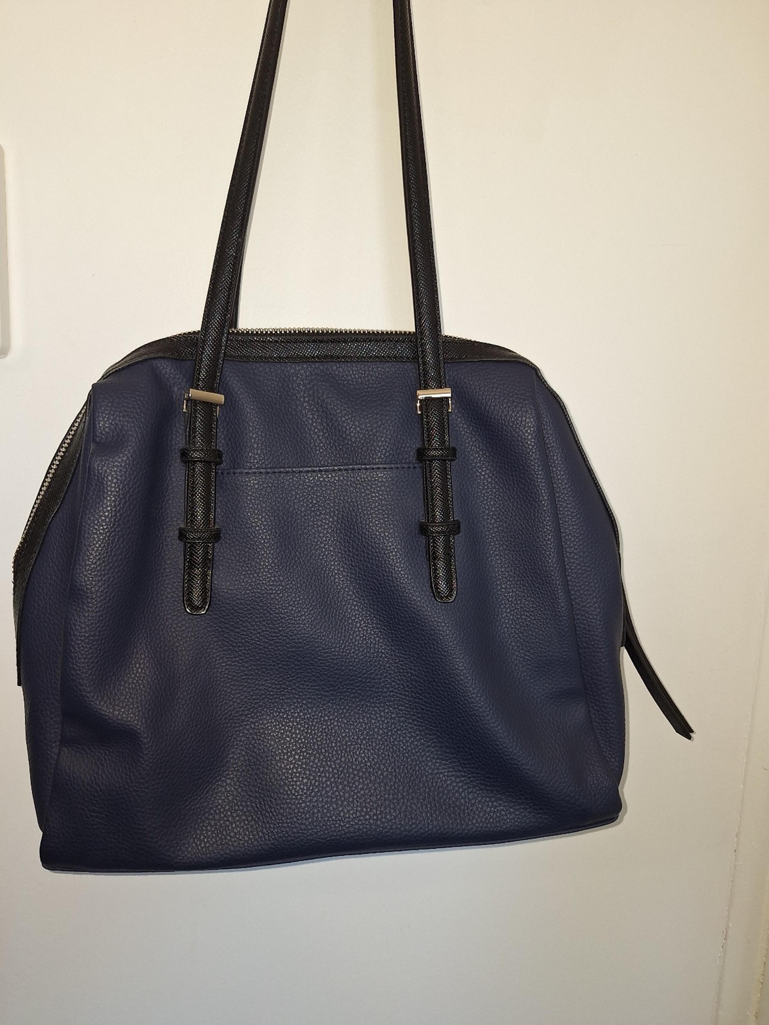 Kenneth Cole Reaction Shoulder Bag. Dark Blue/black Handles