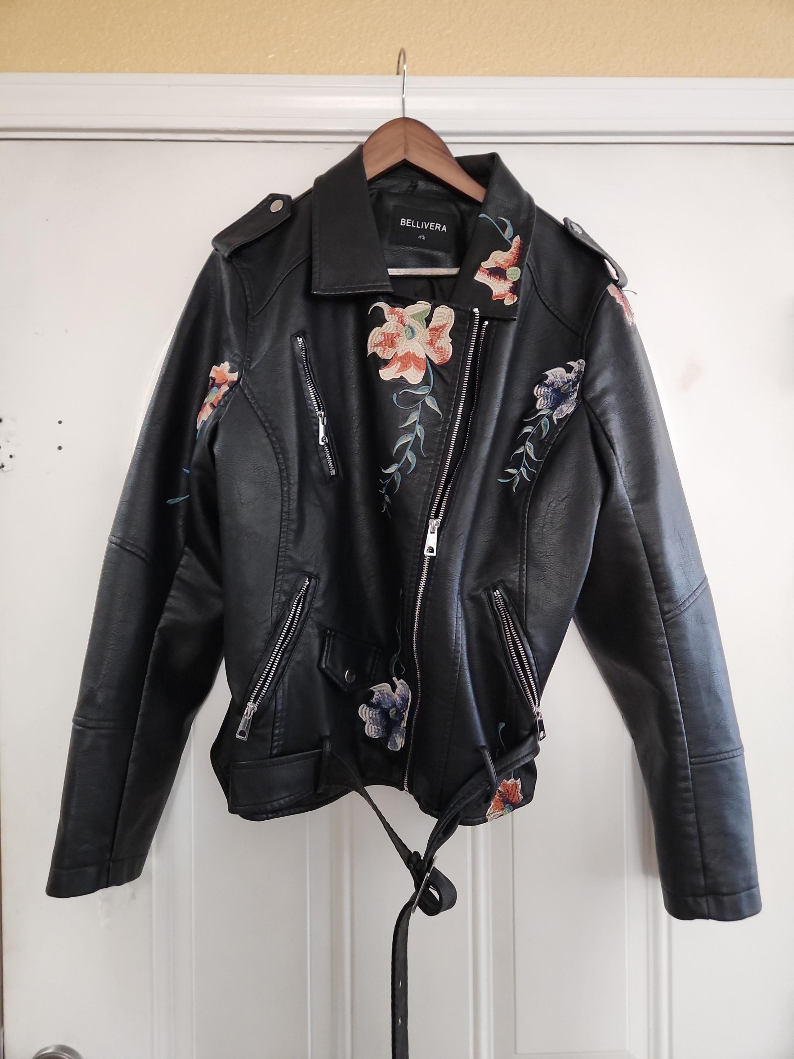 Gorgeous Jacket with embroidered flowers