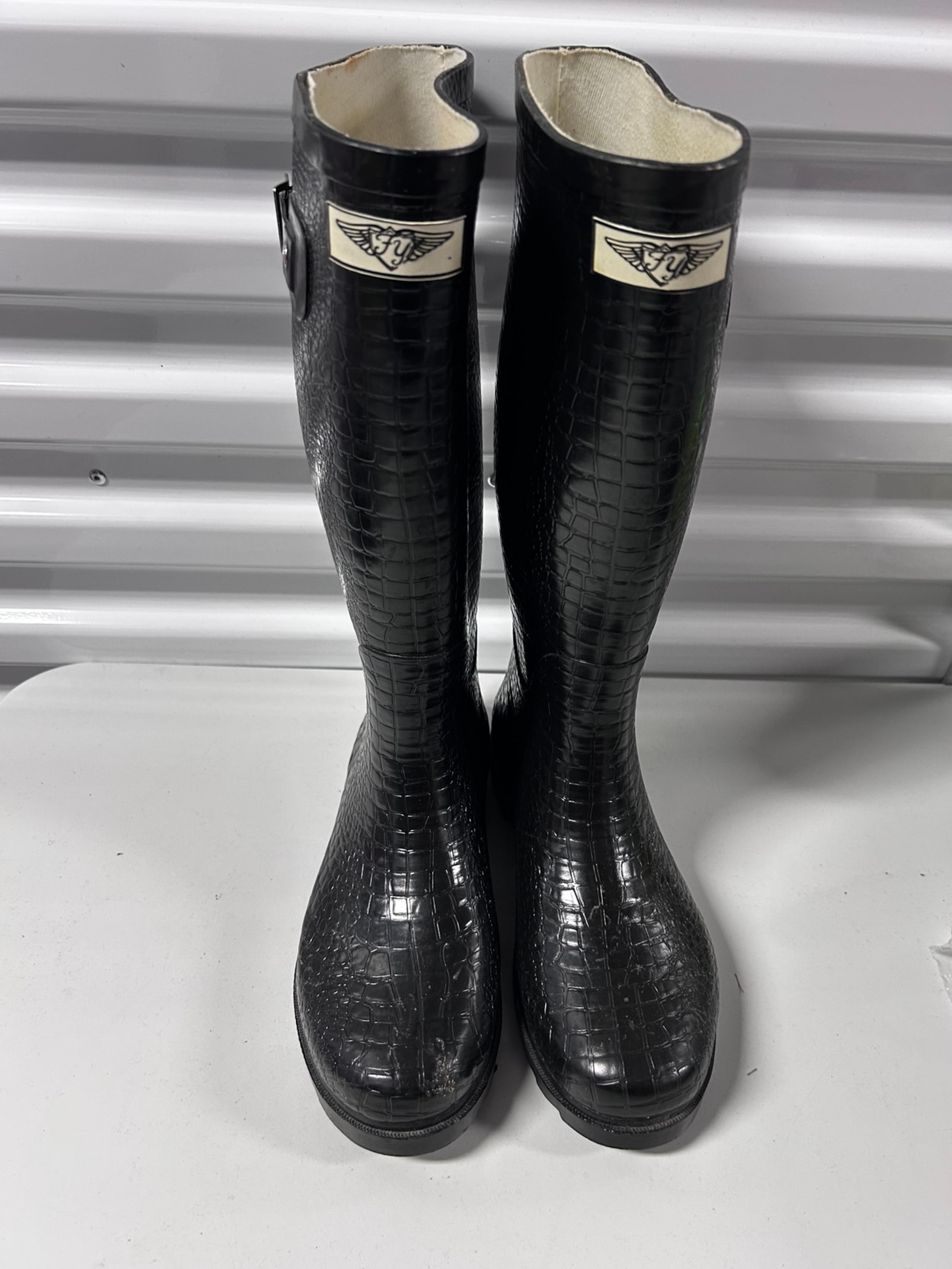 Forever Young Women's Black Rain Boots