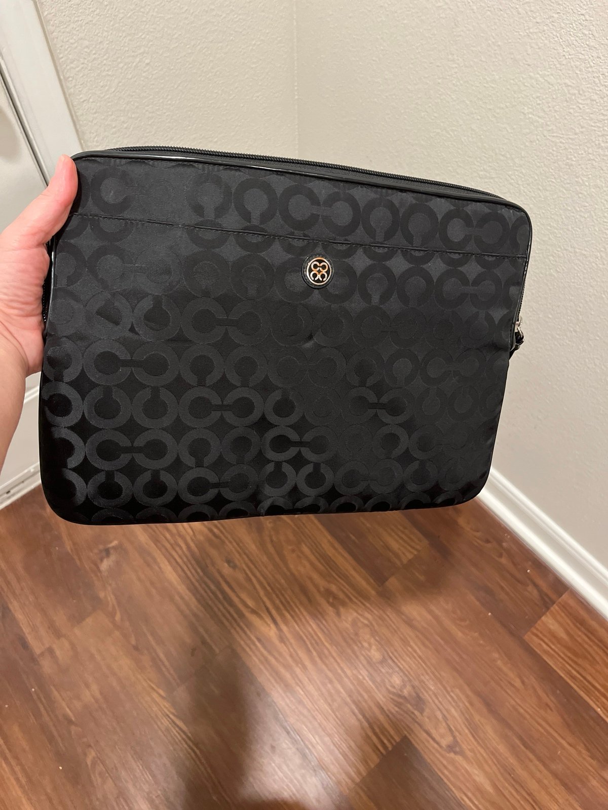 COACH Black Signature Logo C Padded Pockets Desk Top Zip Around Case
