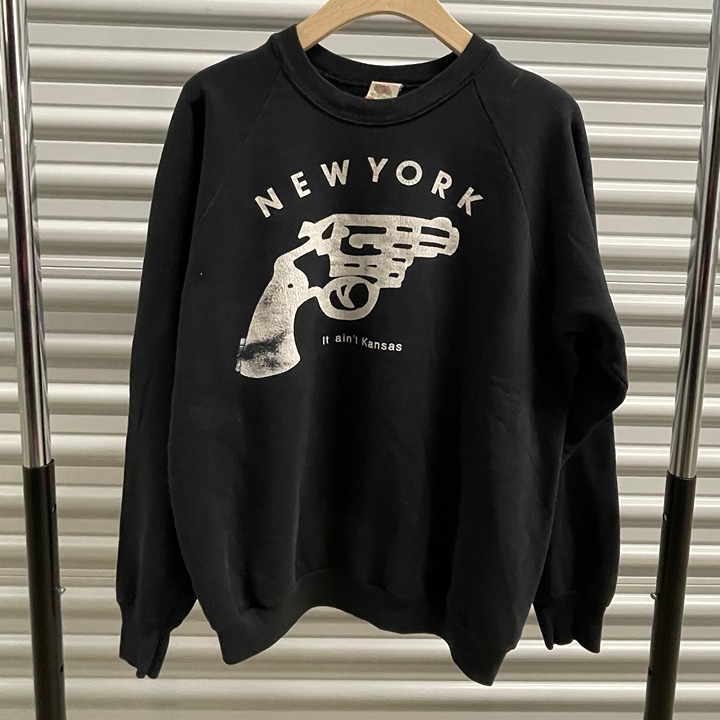 VINTAGE Fruit of the Loom NEW YORK 'It ain't Kansas' Black Crewneck