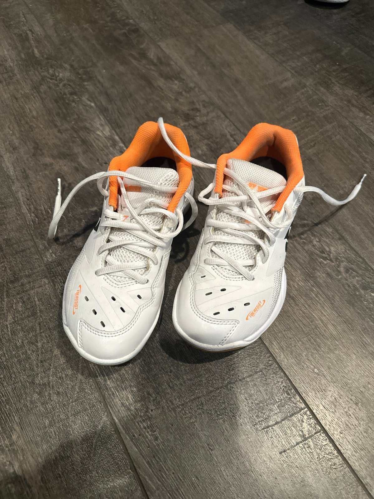 yonex badminton shoes size 235mm