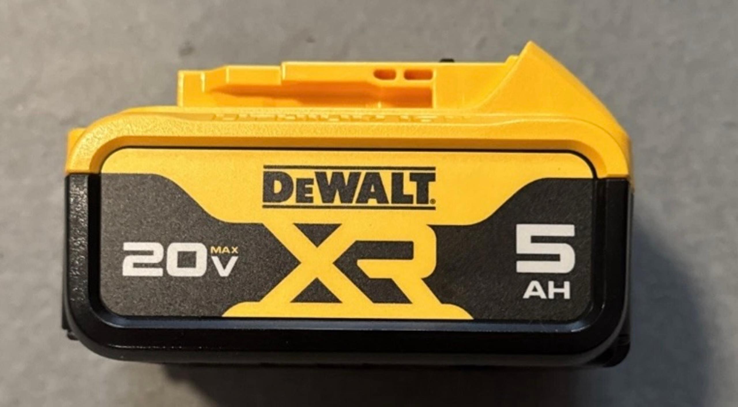 Brand New Free Shipping Dewalt DCB205 20V Lithium-ion battery & DCB1104 Charger